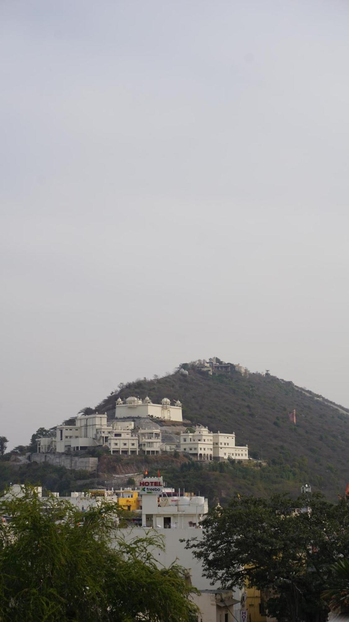 Lakshmi Darshan Gokhada , Stay, And Complete Family Sojourn Udaipur