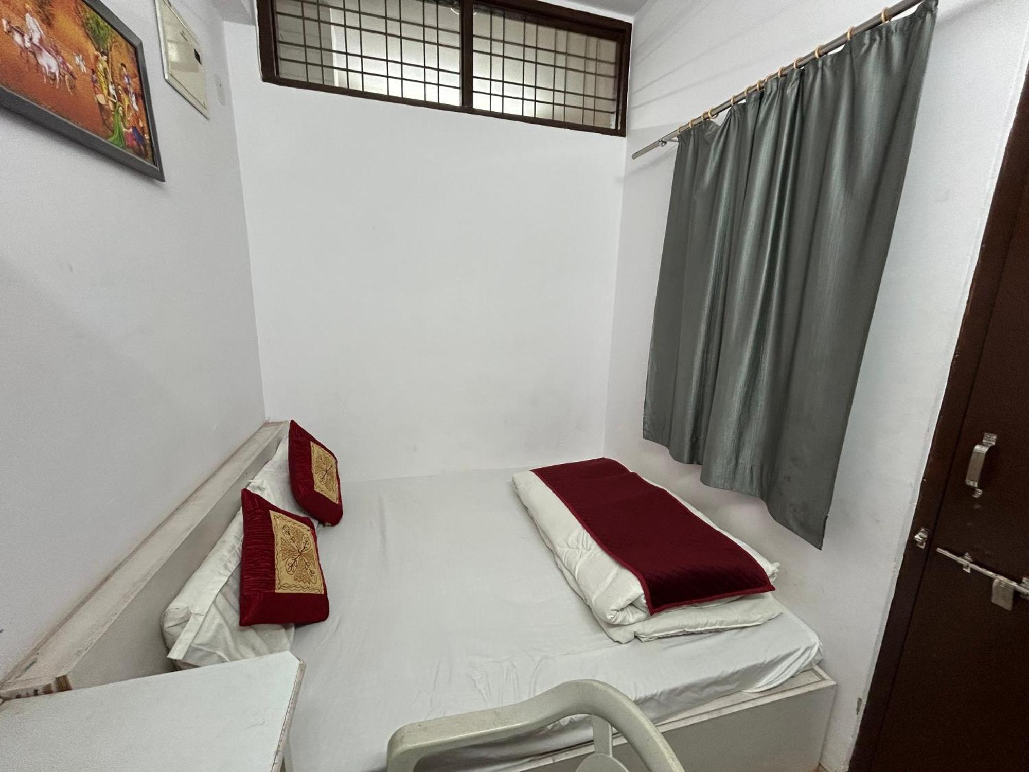 Ashish Guest House, Udaipole *