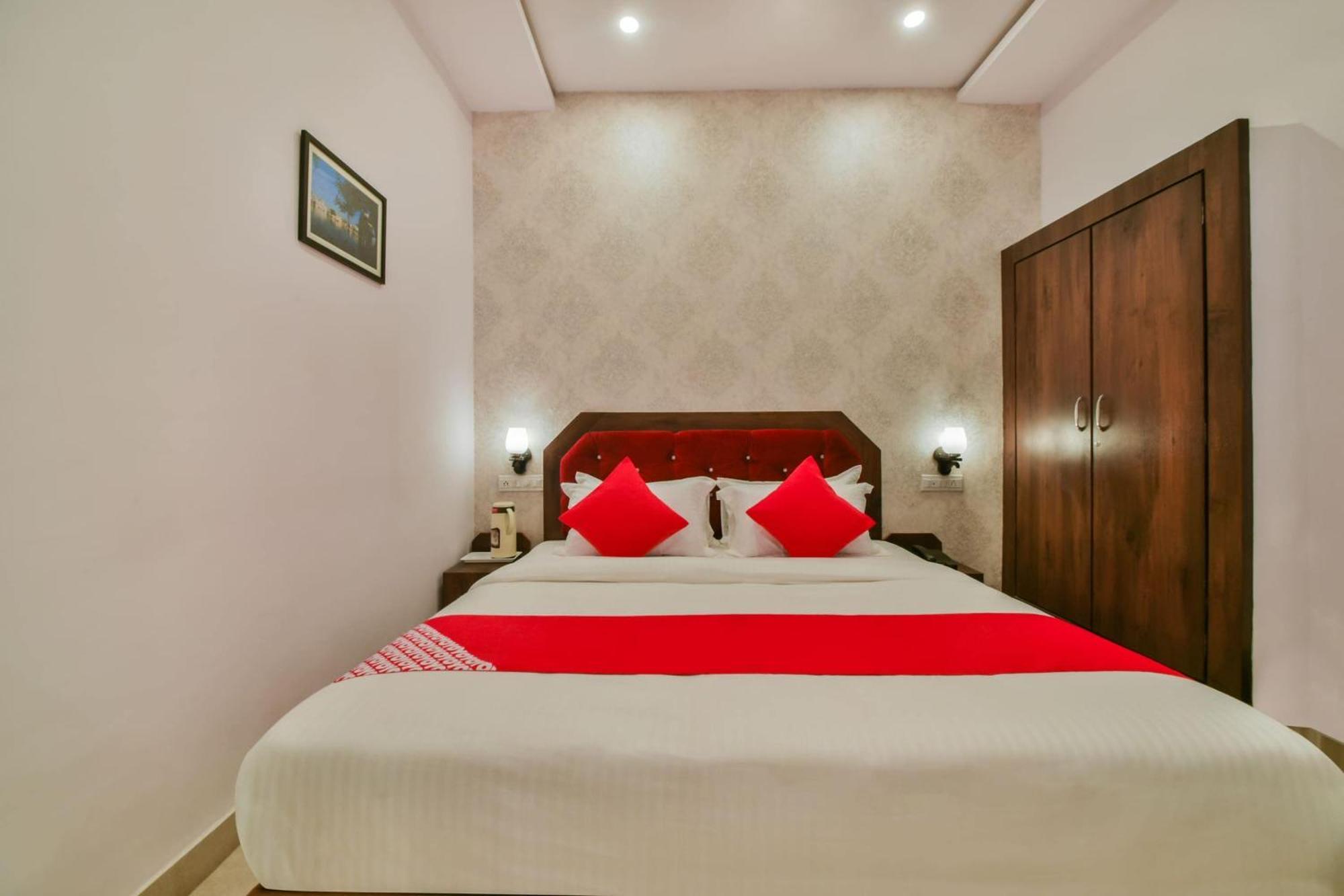 Oyo Flagship 40796 Banjara Luxury