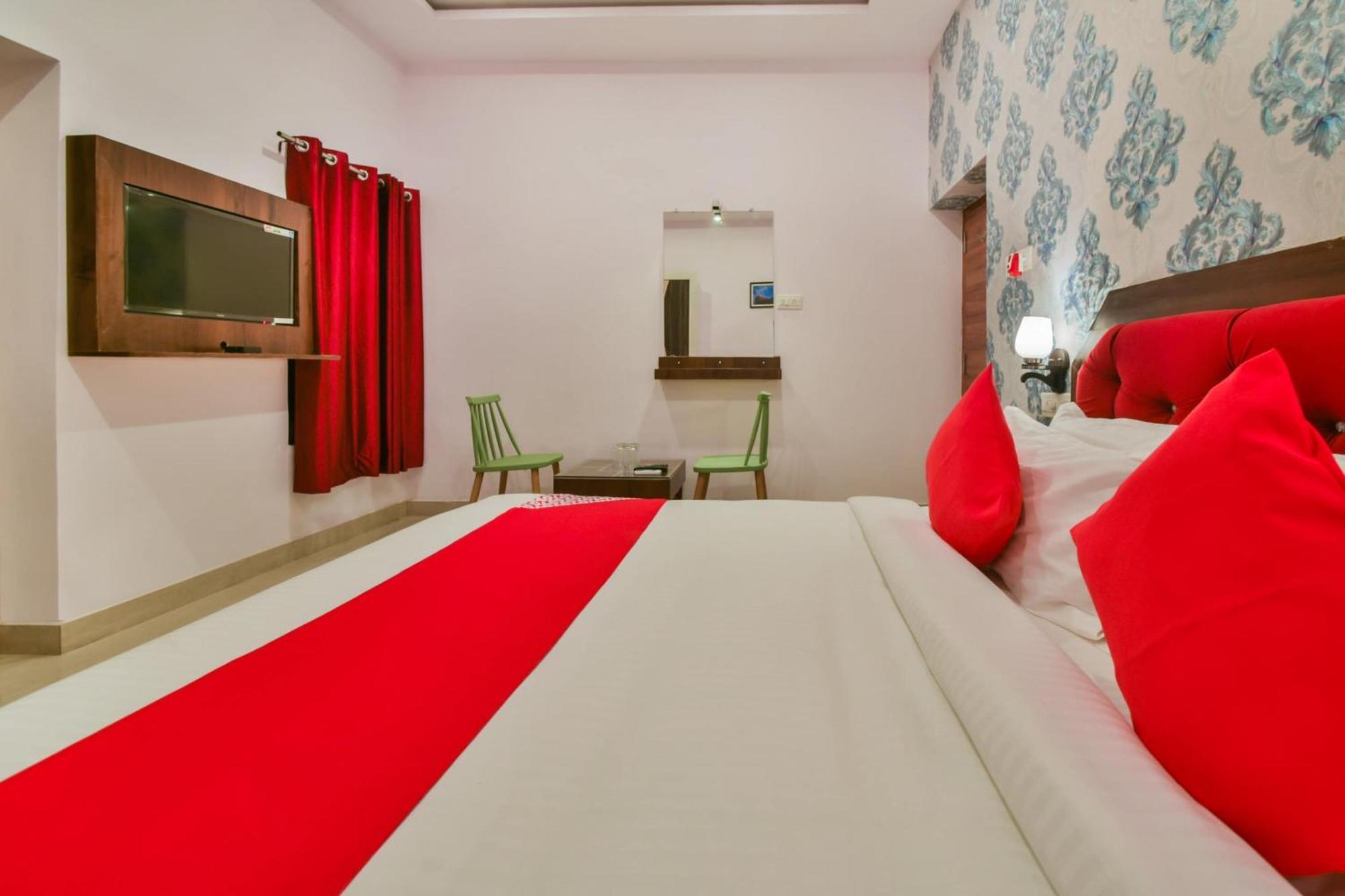 Oyo Flagship 40796 Banjara Luxury Hotel Udaipur