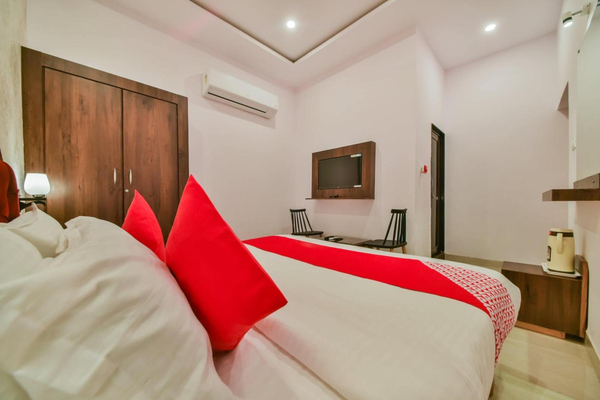 Oyo Flagship 40796 Banjara Luxury Hotel 3*