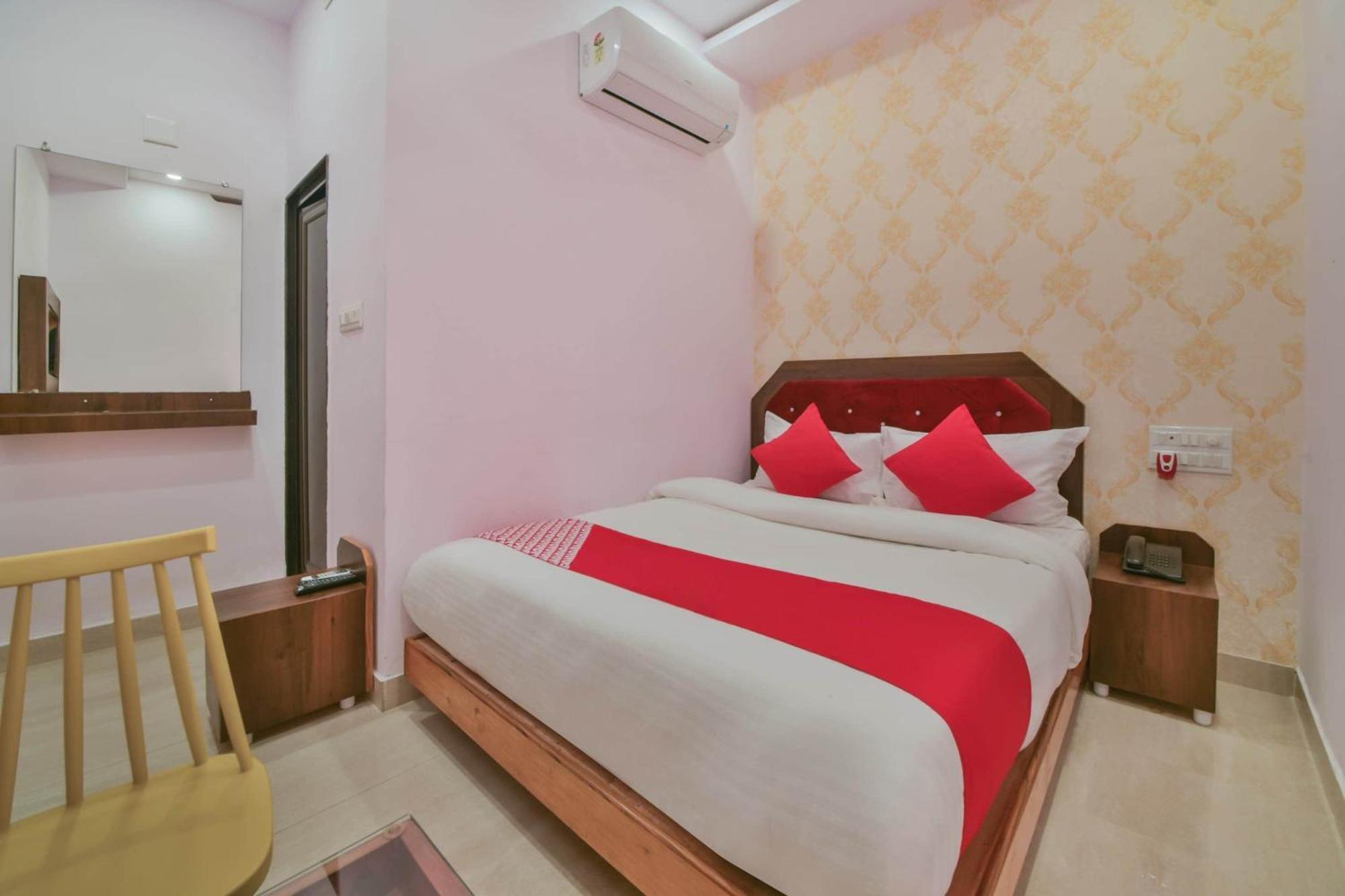 Oyo Flagship 40796 Banjara Luxury Hotel