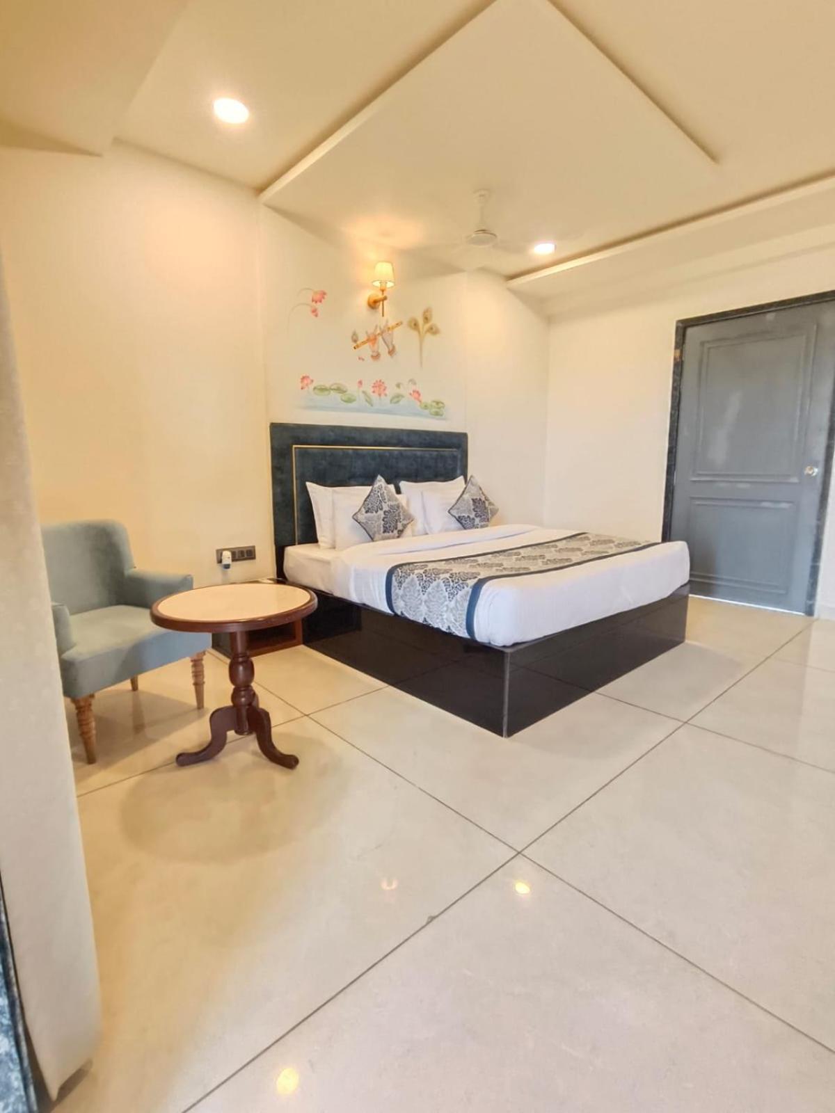 Traavista Aravali Mahal Resort *