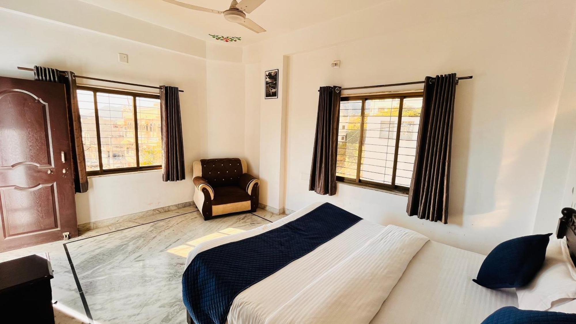 Omkar Palace Hotel *