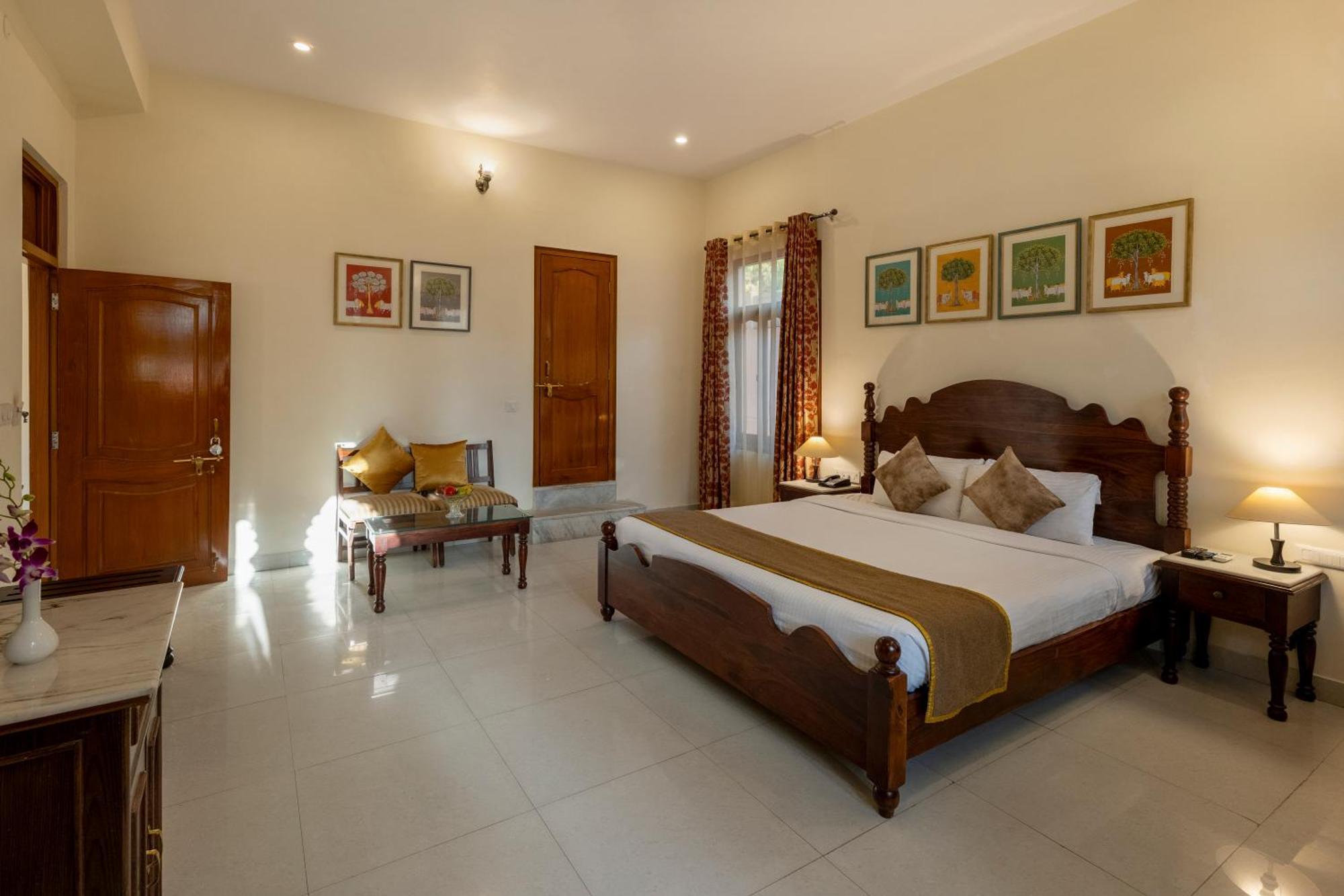 Sterling Jaisinghgarh Hotel 4*