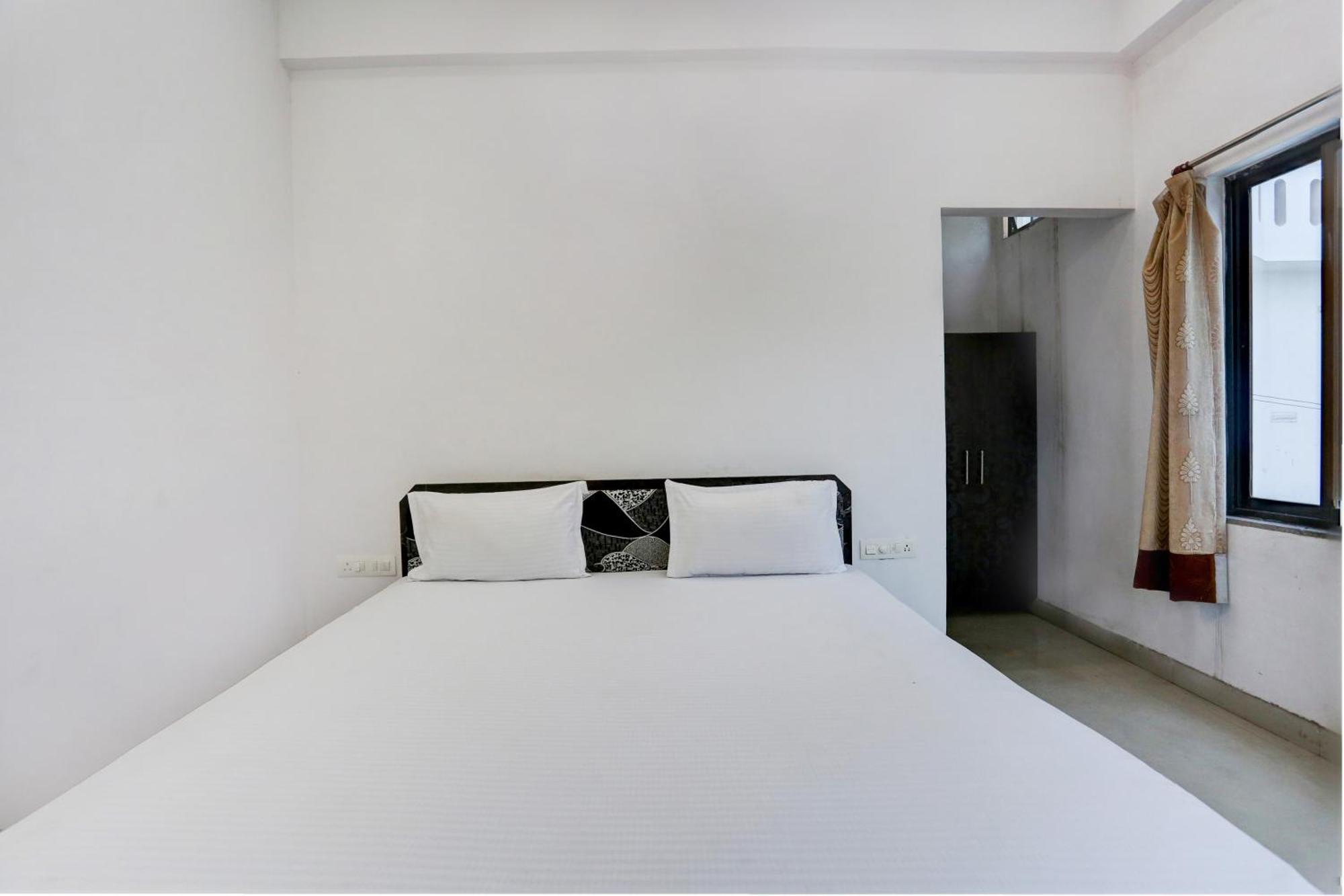 Super O Goverdhan Hotel 4*