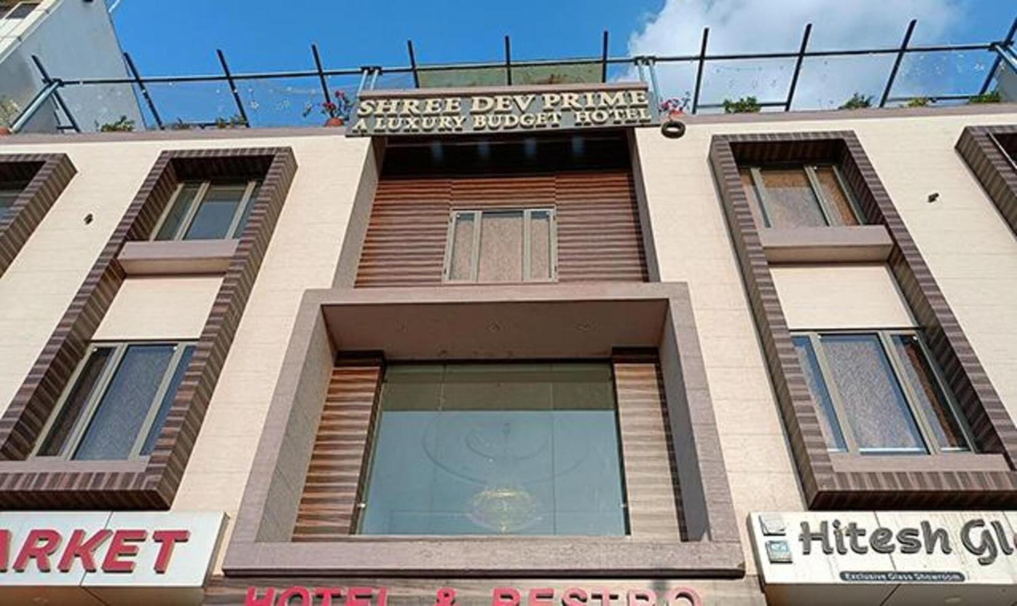 Hotel Fabhotel Prime Shree Dev Prime 3*