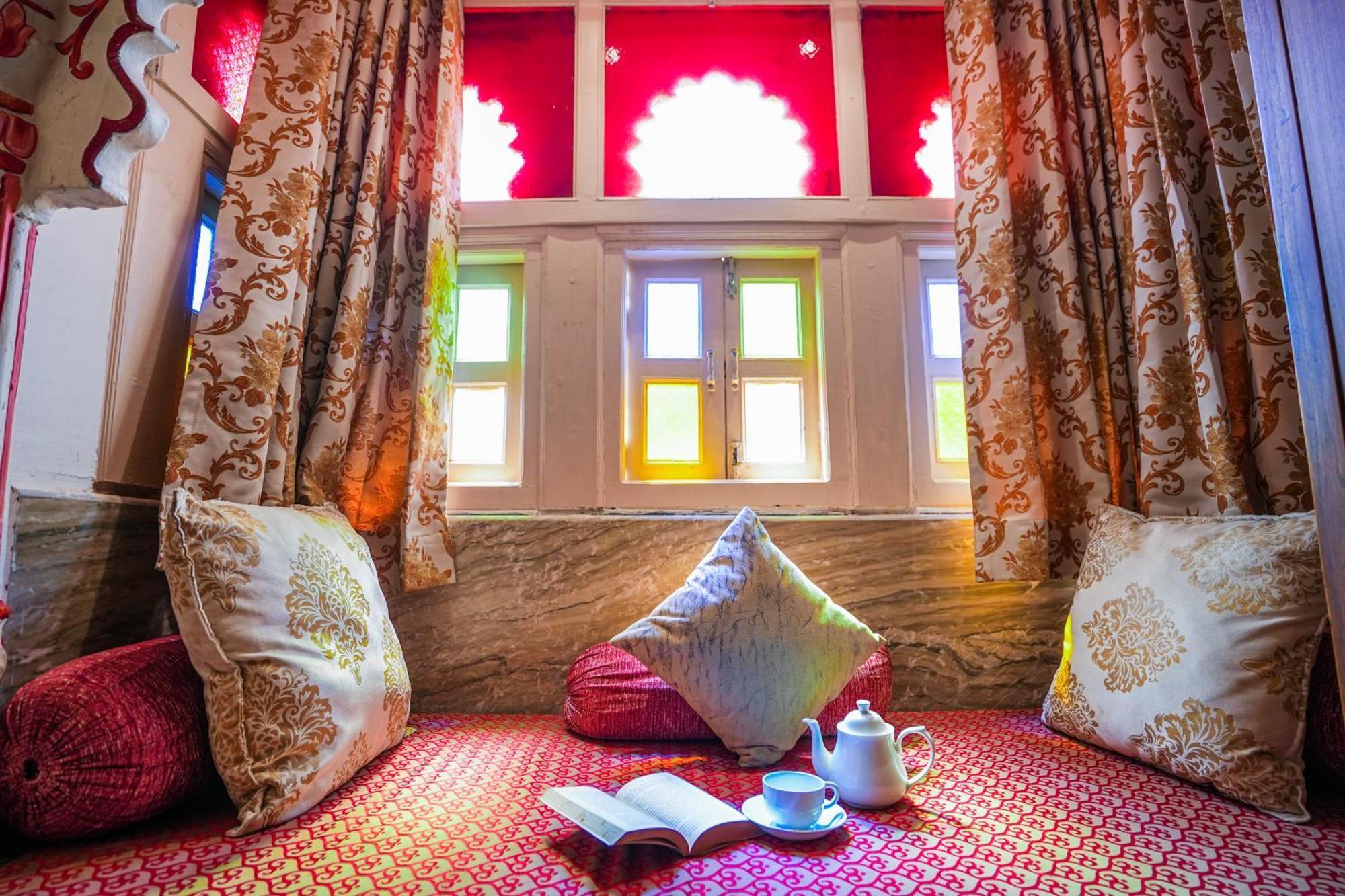 Hotel Royal Rafahiya - A Rooftop View Near Pichola
