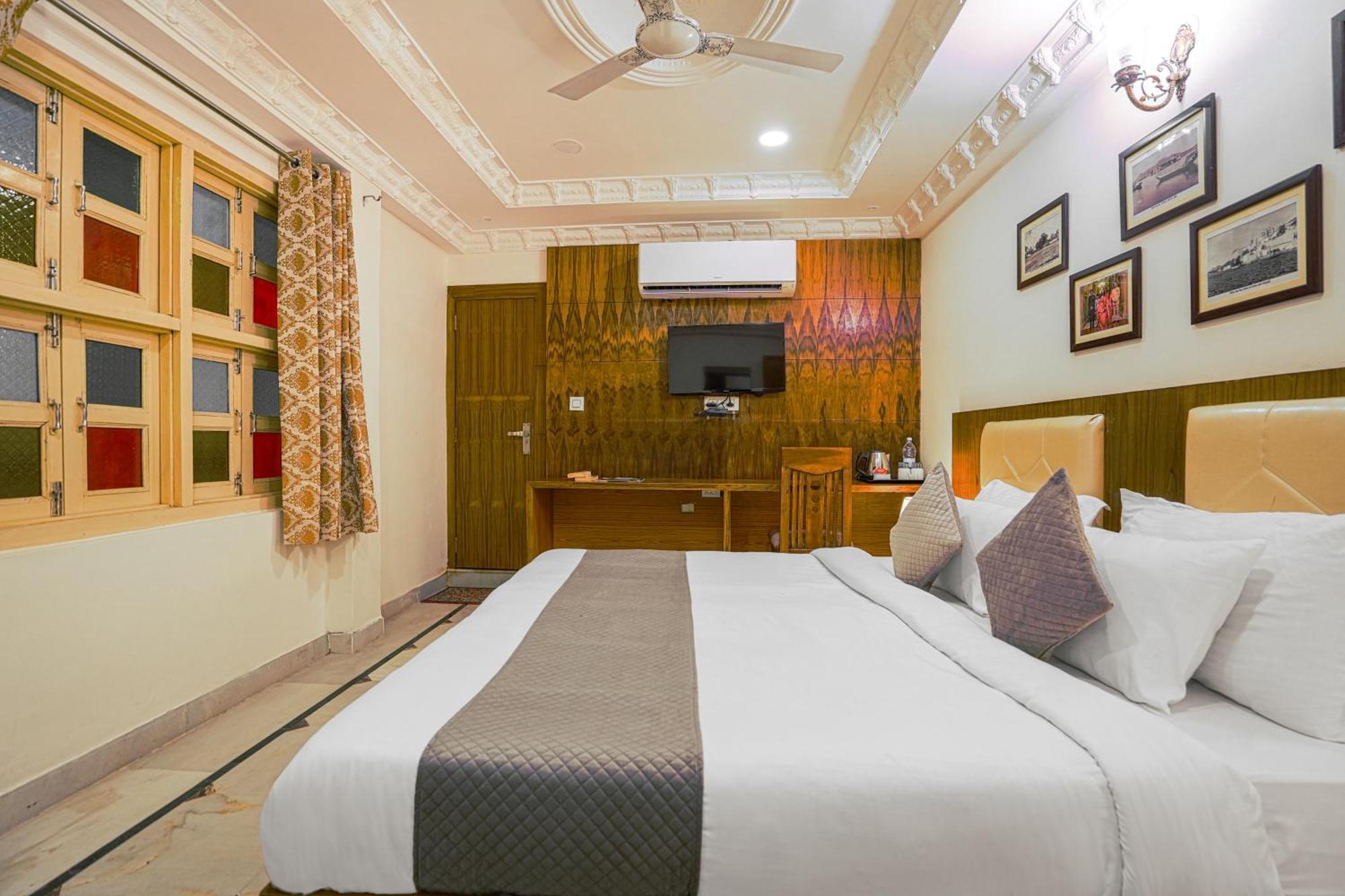 Hotel Royal Rafahiya - A Rooftop View Near Pichola 4*