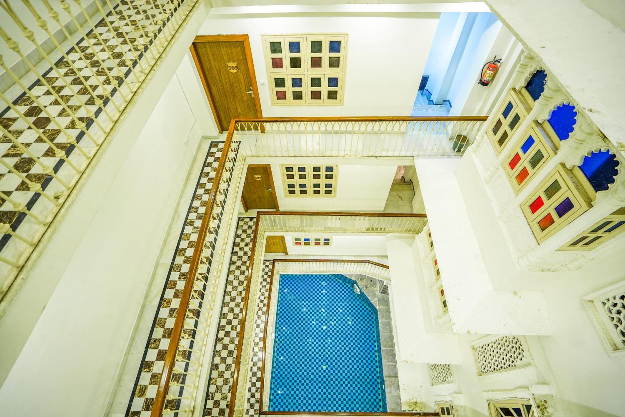 Royal Rafahiya - A Rooftop View Near Pichola Hotel 4*