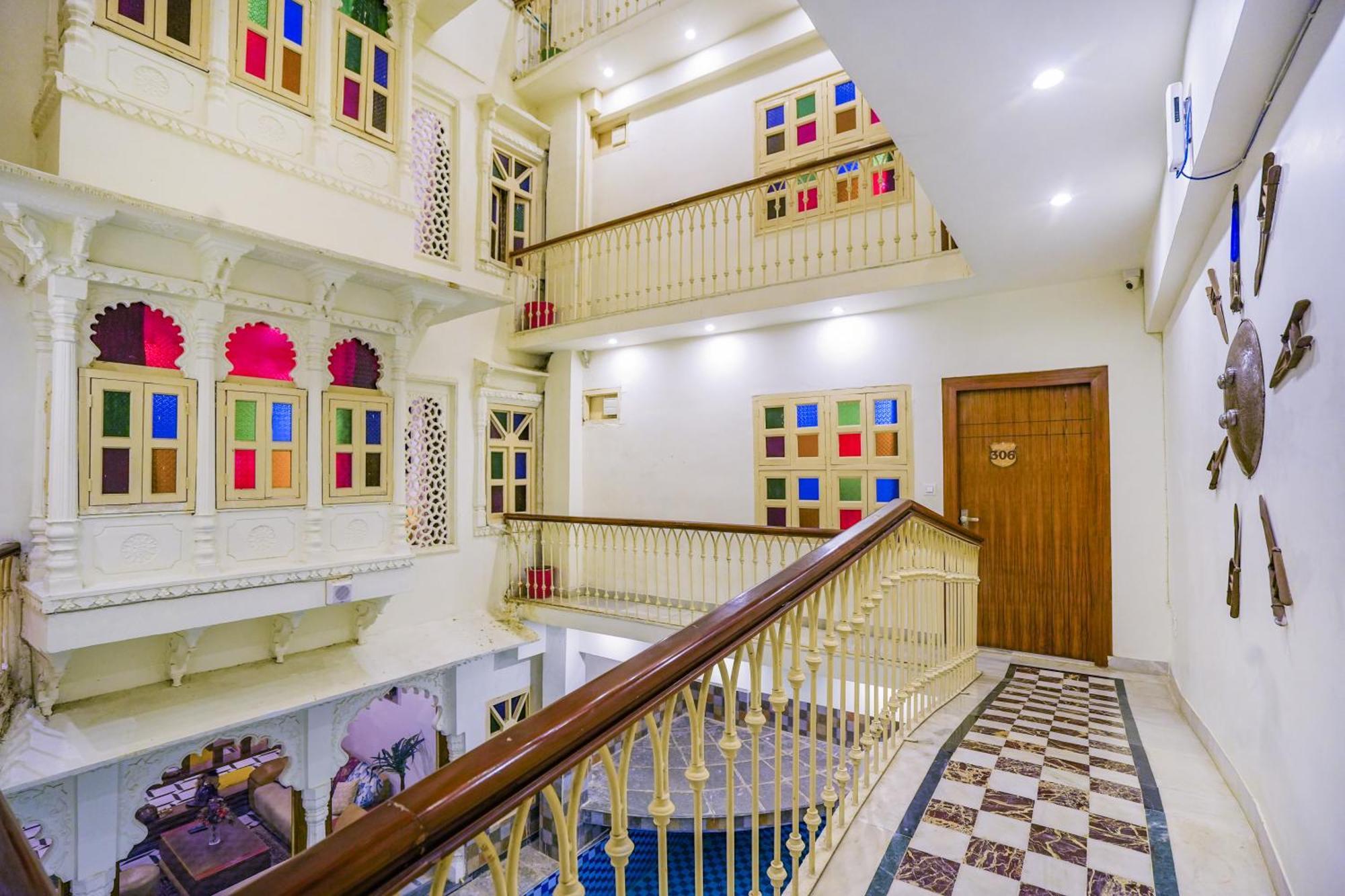 Hotel Royal Rafahiya - A Rooftop View Near Pichola 4*
