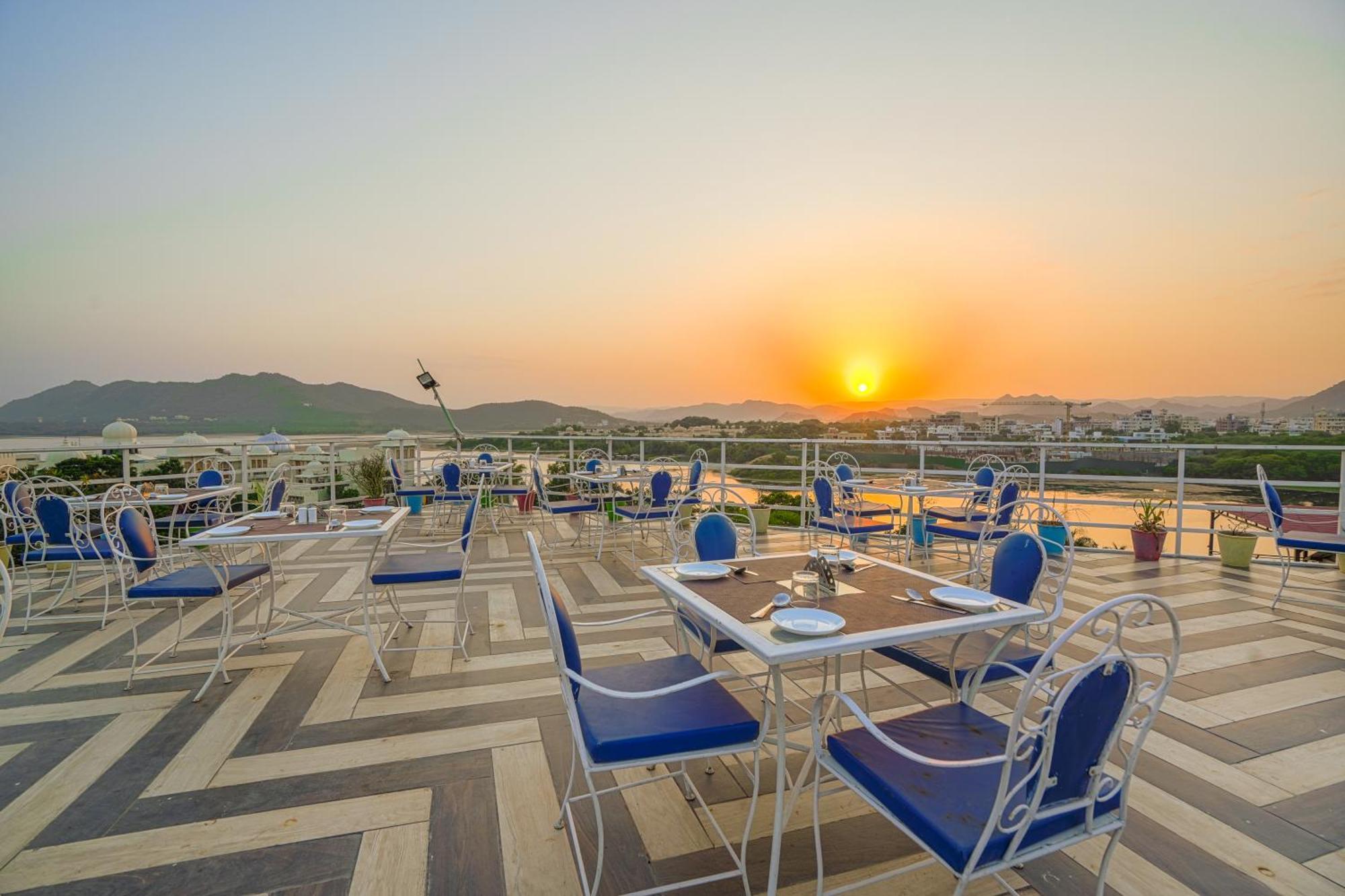 Hotel Royal Rafahiya - A Rooftop View Near Pichola 4*