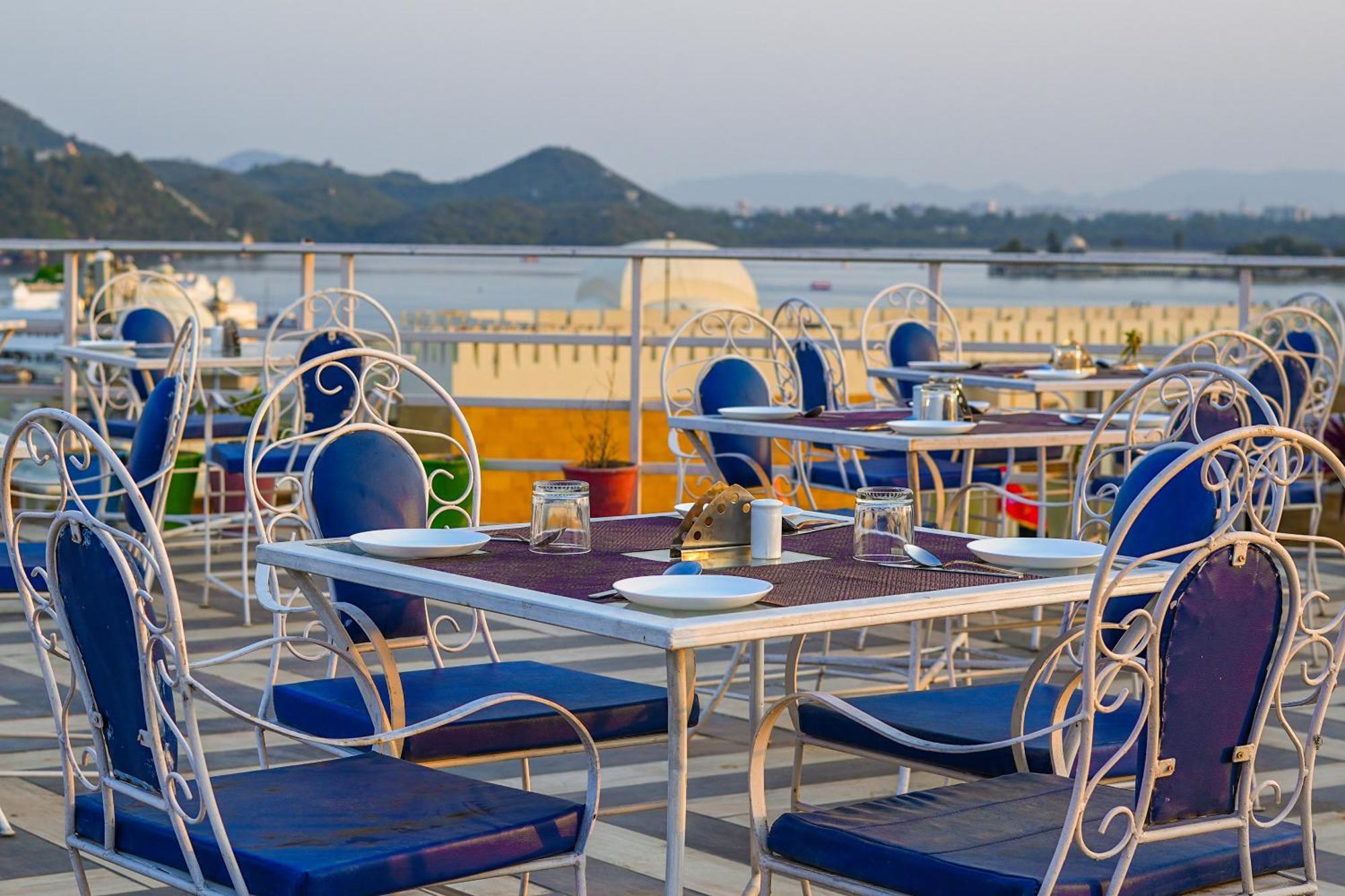 Royal Rafahiya - A Rooftop View Near Pichola Hotel 4*