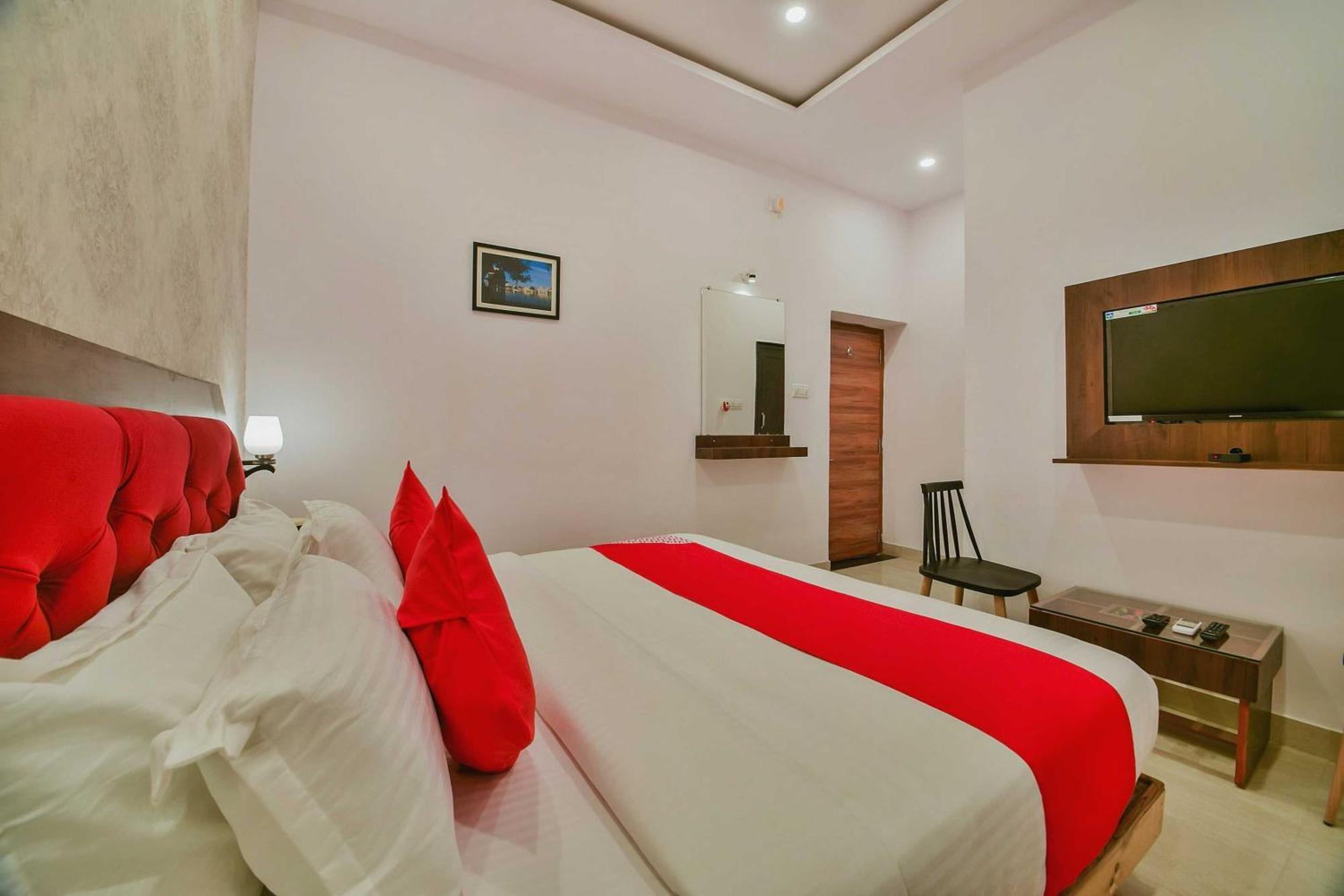 Oyo Flagship 40796 Banjara Luxury Hotel Udaipur