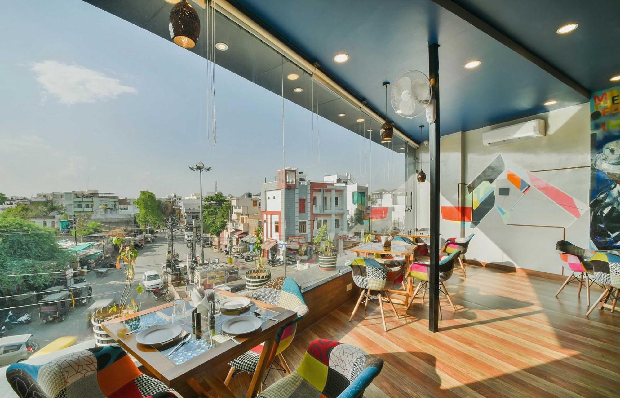 Oyo Flagship 40796 Banjara Luxury Hotel 3*