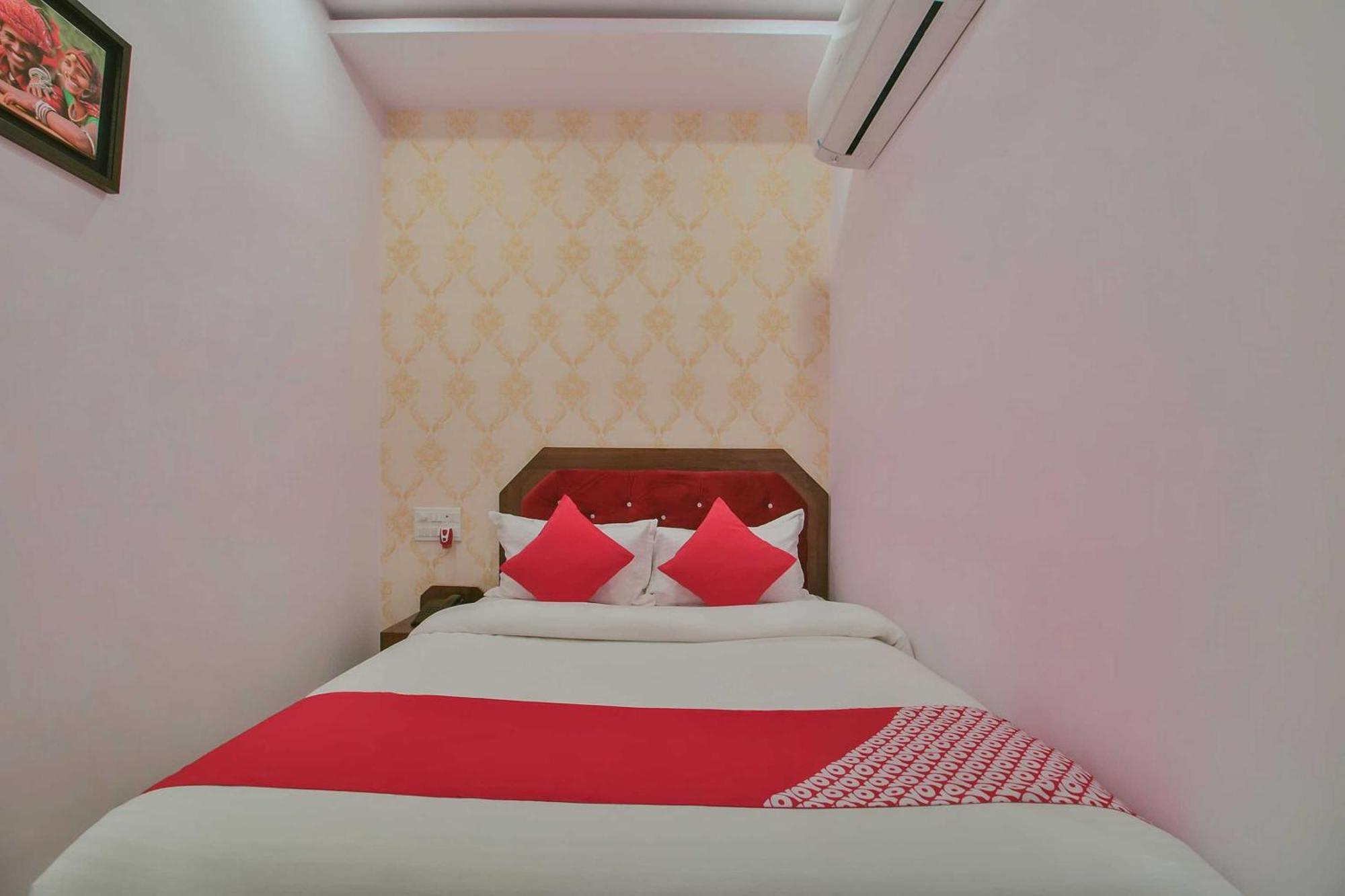 Oyo Flagship 40796 Banjara Luxury