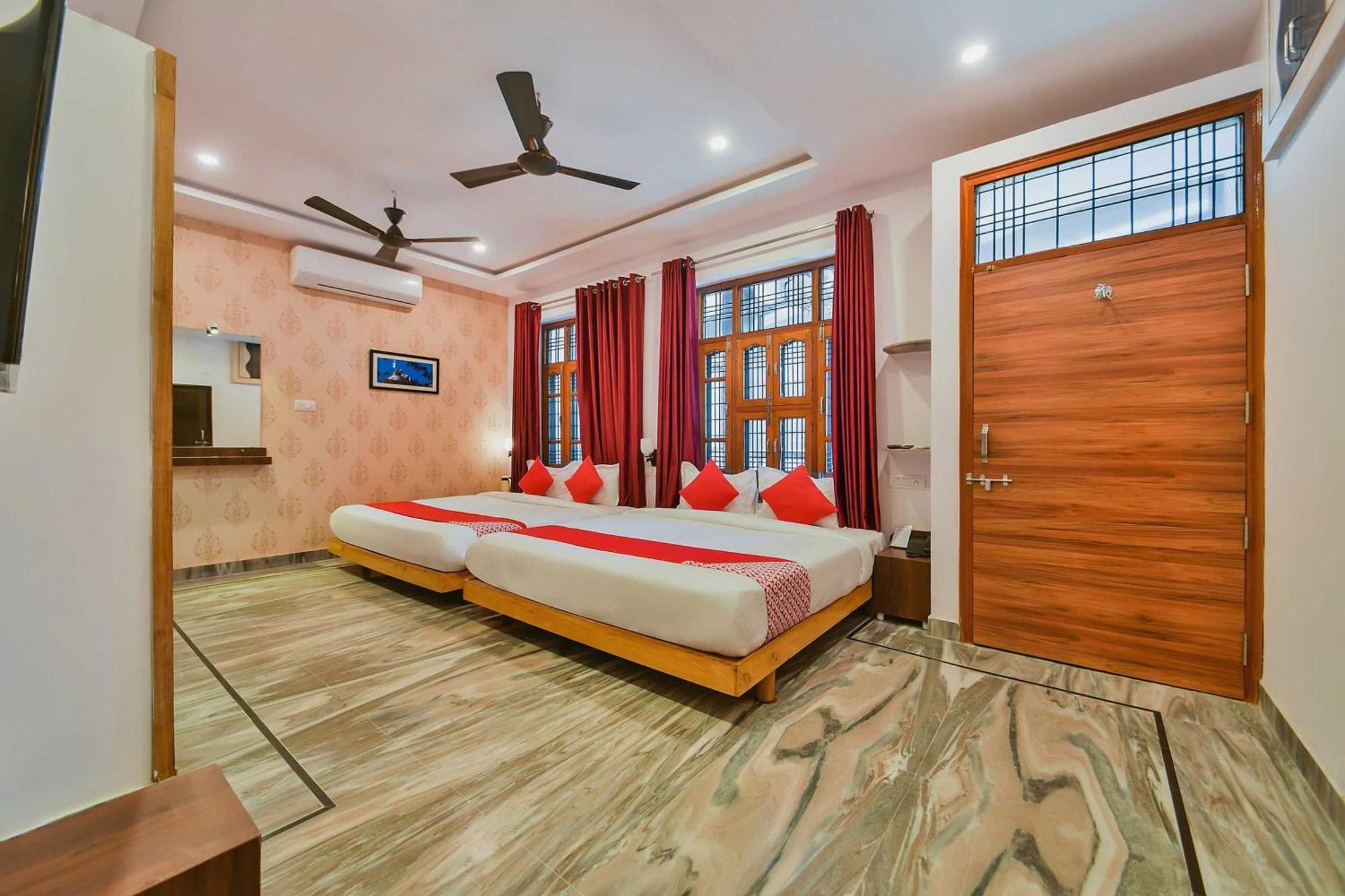 Oyo Flagship 40796 Banjara Luxury Hotel Udaipur