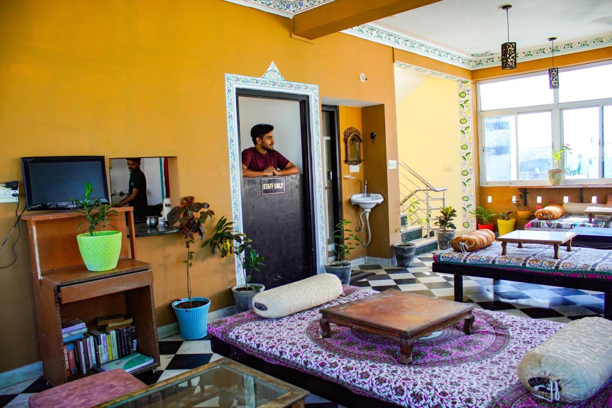 Hotstel Hostel