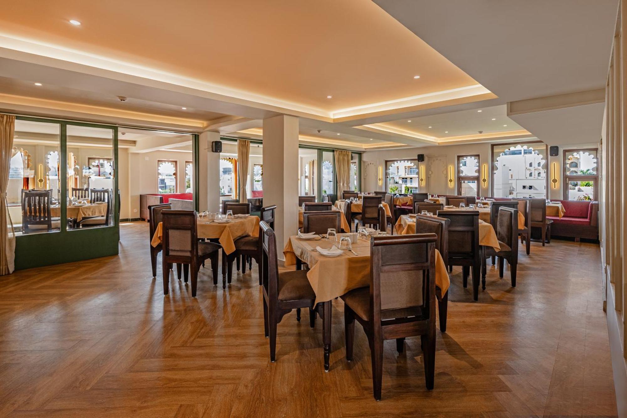 Sterling Jaisinghgarh Hotel 4*