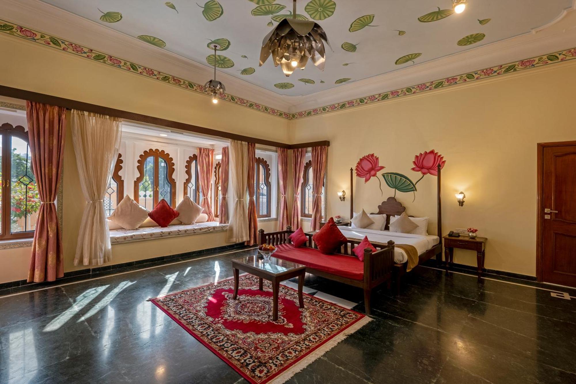 Sterling Jaisinghgarh Hotel 4*
