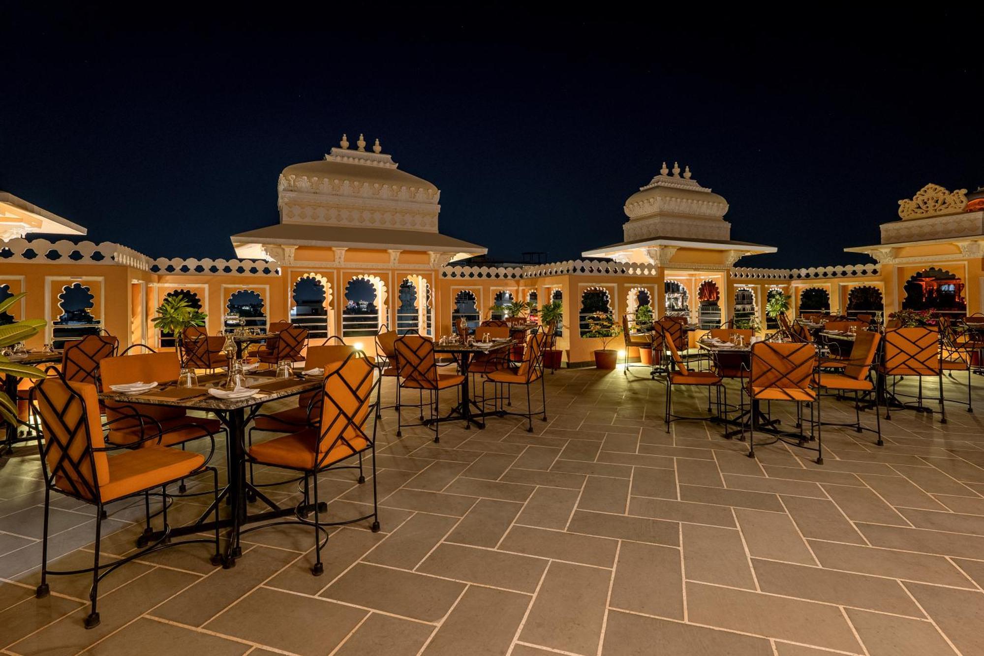 Hotel Sterling Jaisinghgarh 4*