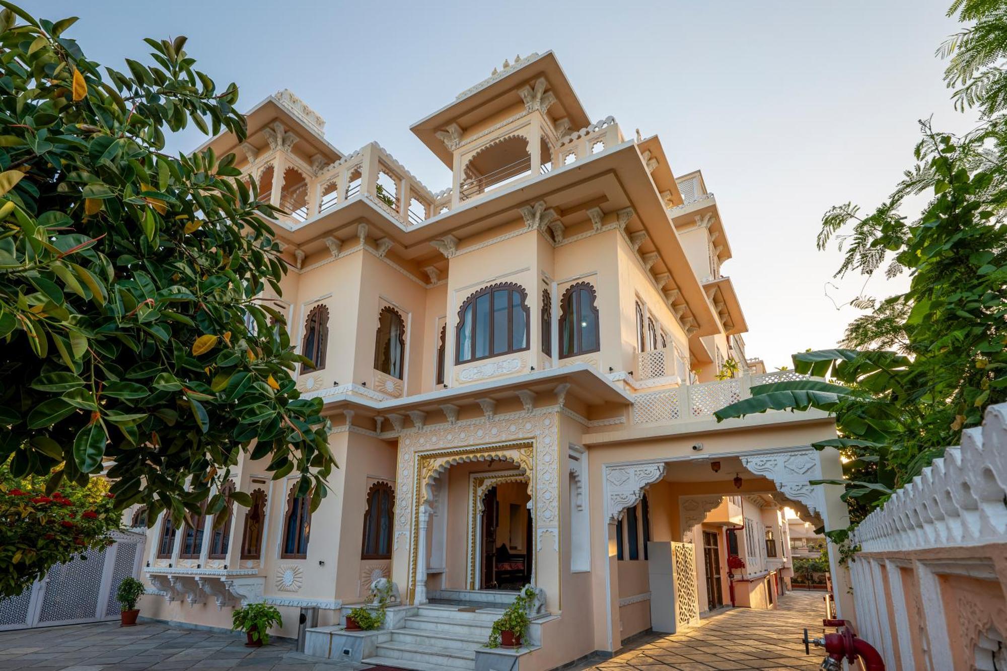 Hotel Sterling Jaisinghgarh 4*