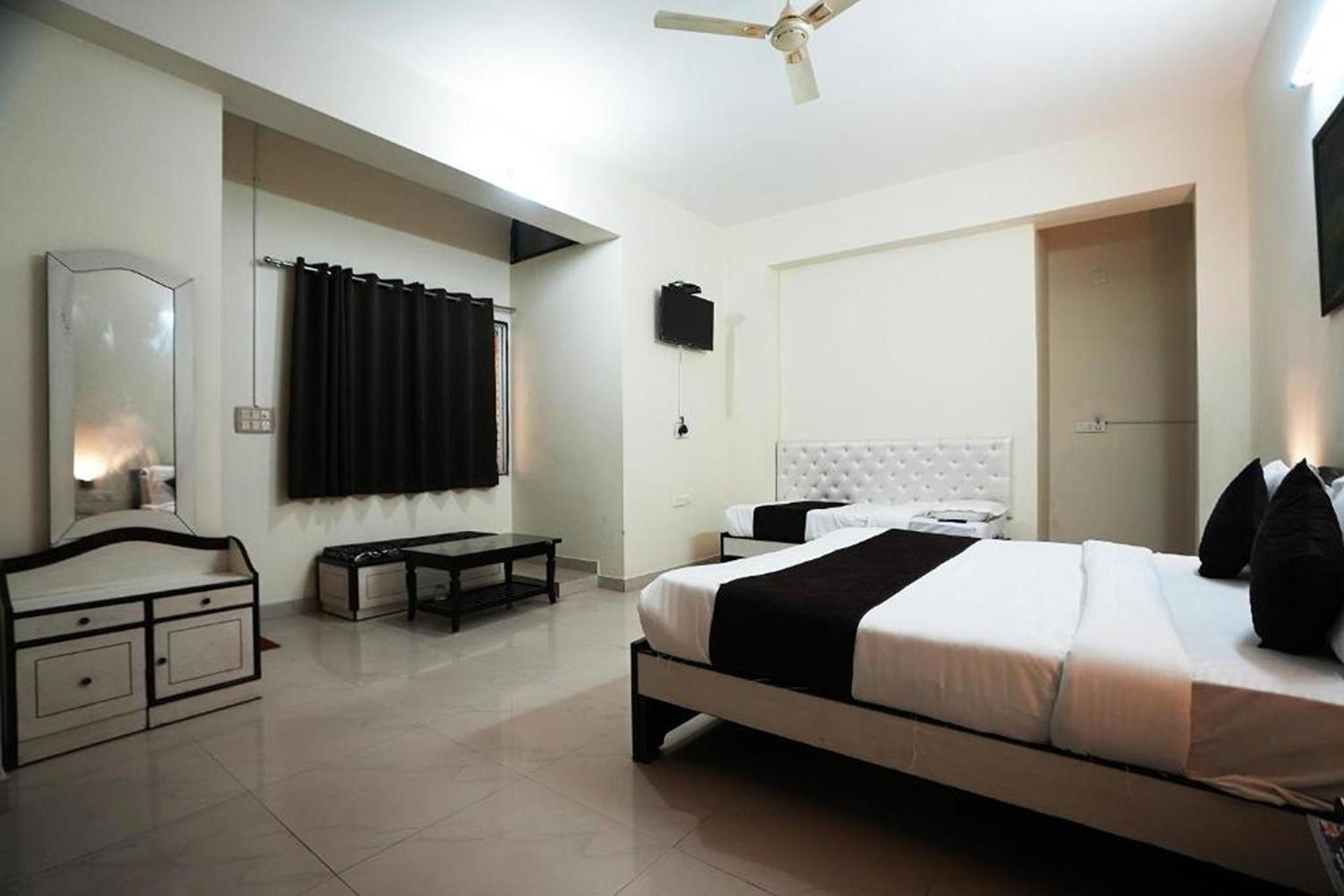 Hotel Lotus Near Railway Station 3*