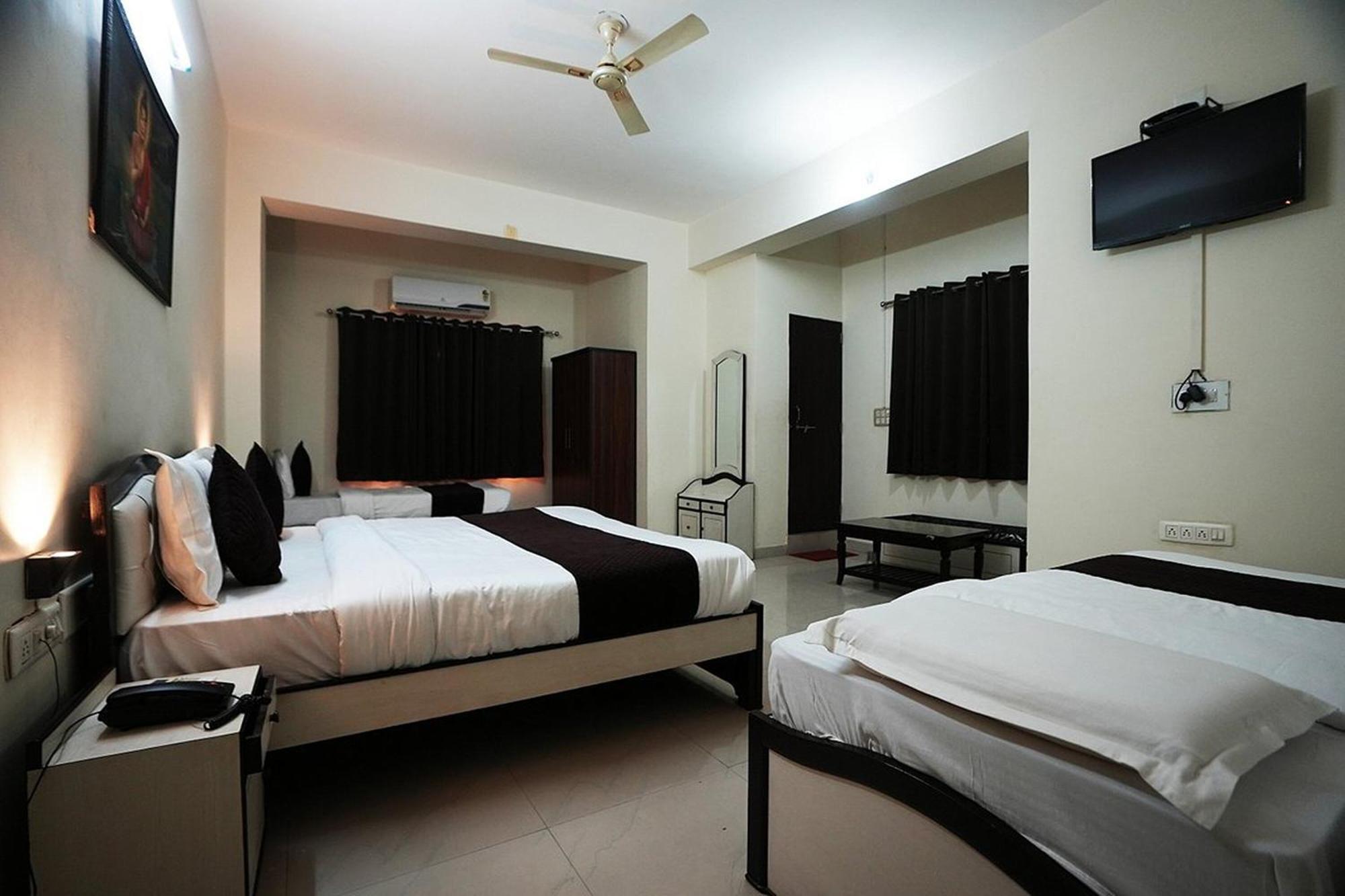 Hotel Lotus Near Railway Station