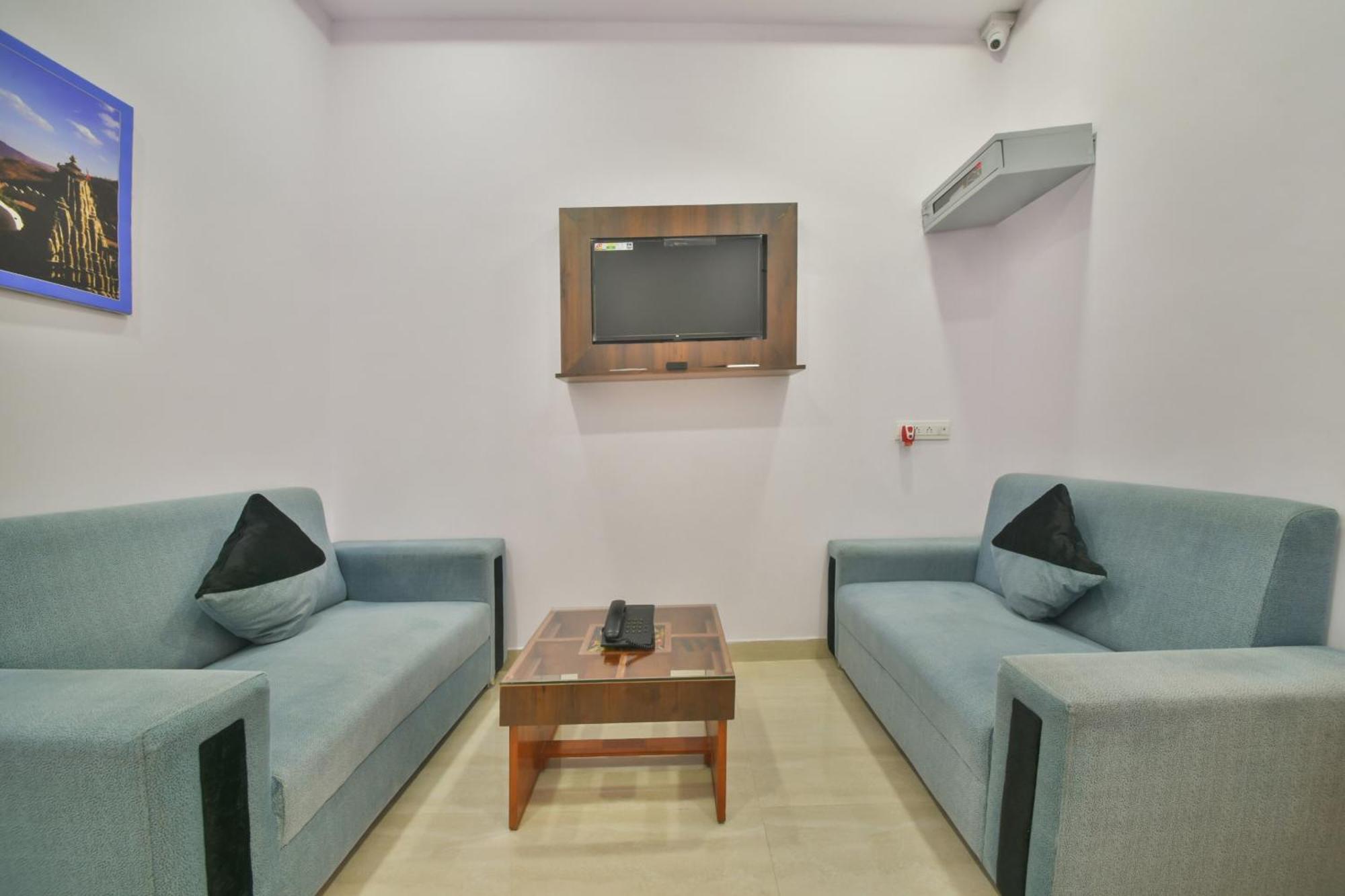 Oyo Flagship 40796 Banjara Luxury Hotel 3*