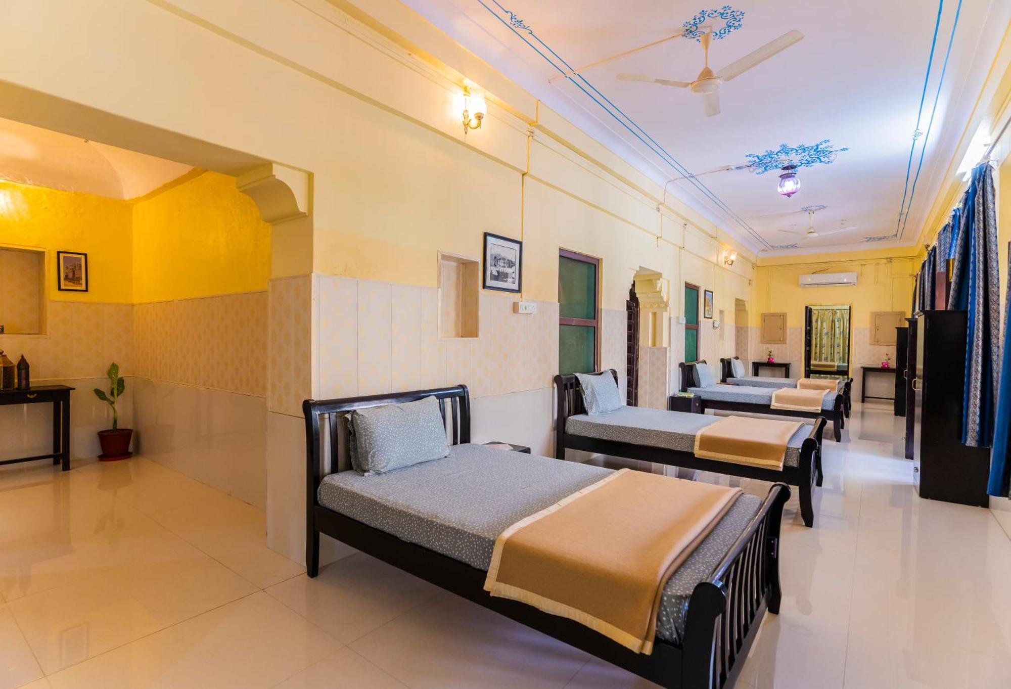 Bed & Breakfast Kalyan 3*