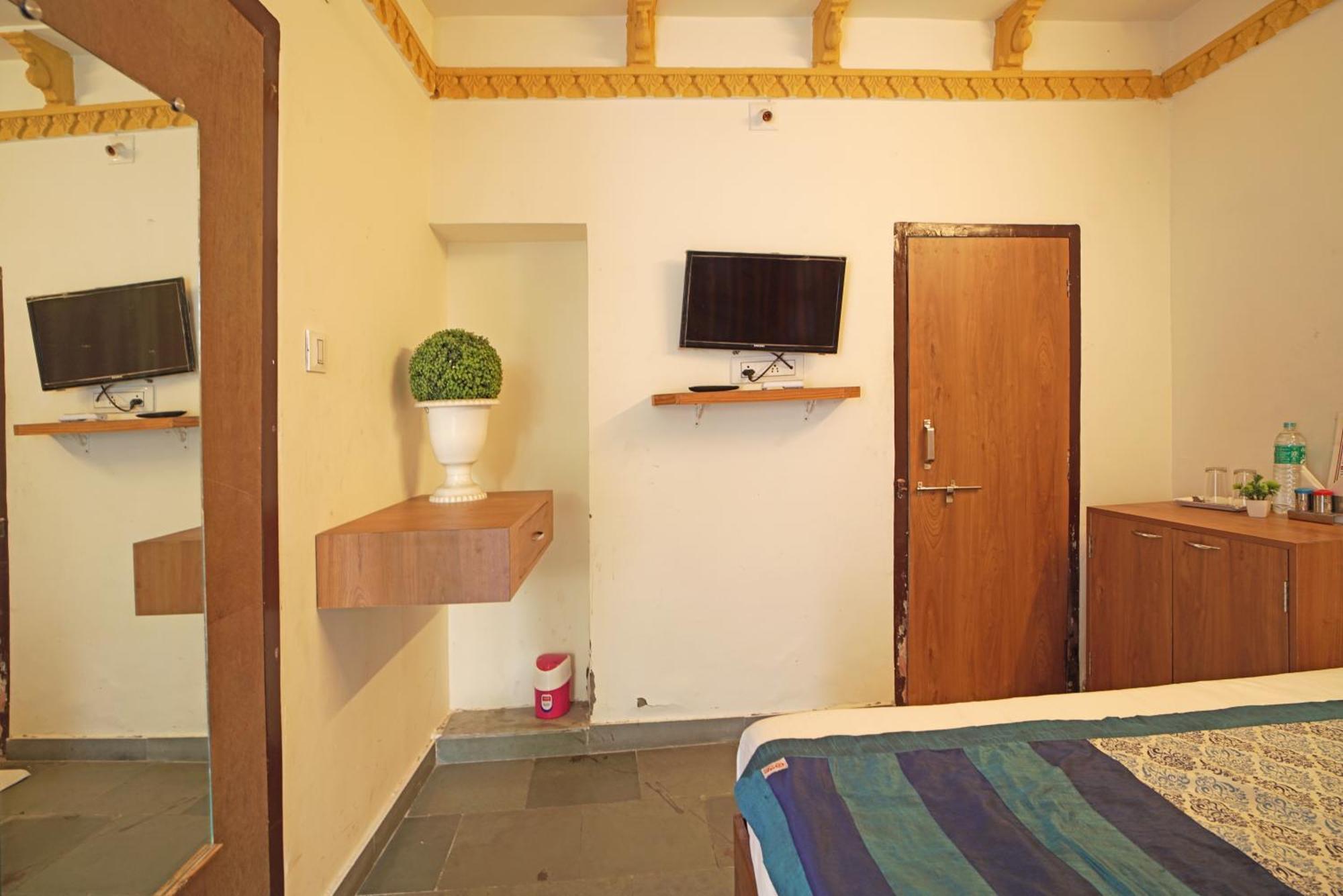 Hotel Ambavgarh Palace 3*