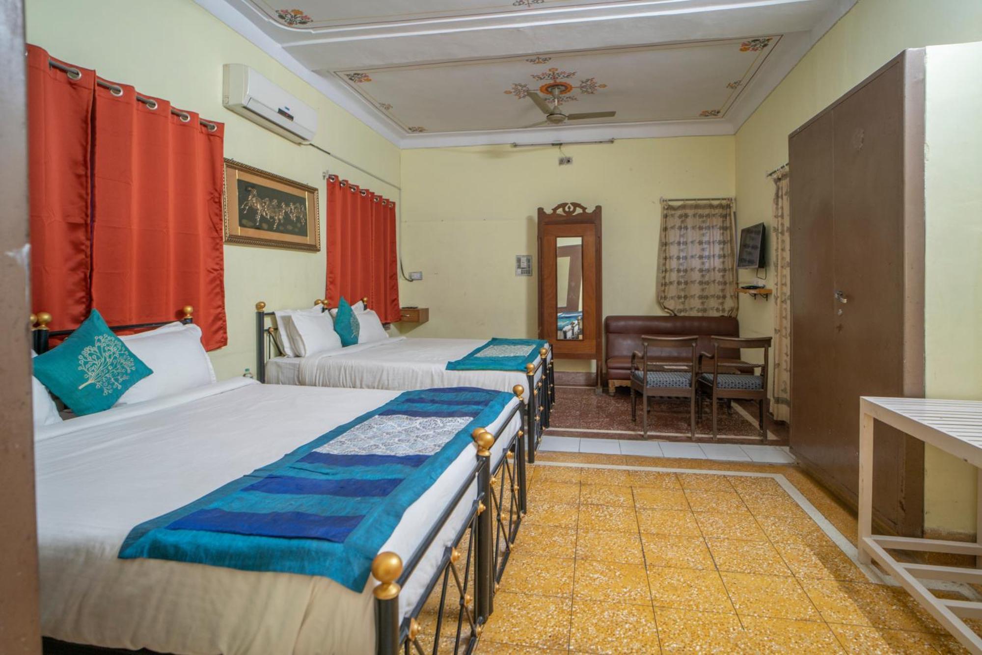 Hotel Ambavgarh Palace
