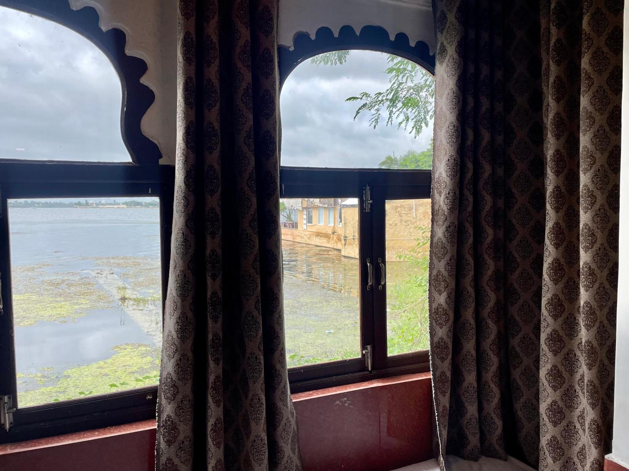 Hotel Lakeside Udaipur