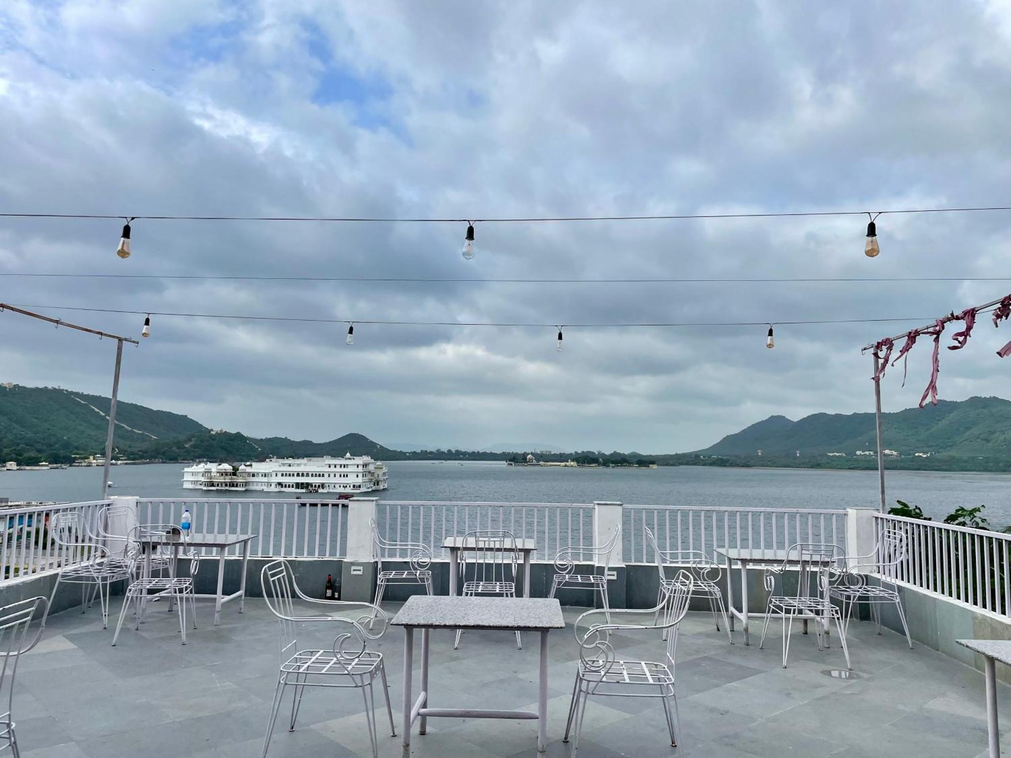 Lakeside Hotel 4*