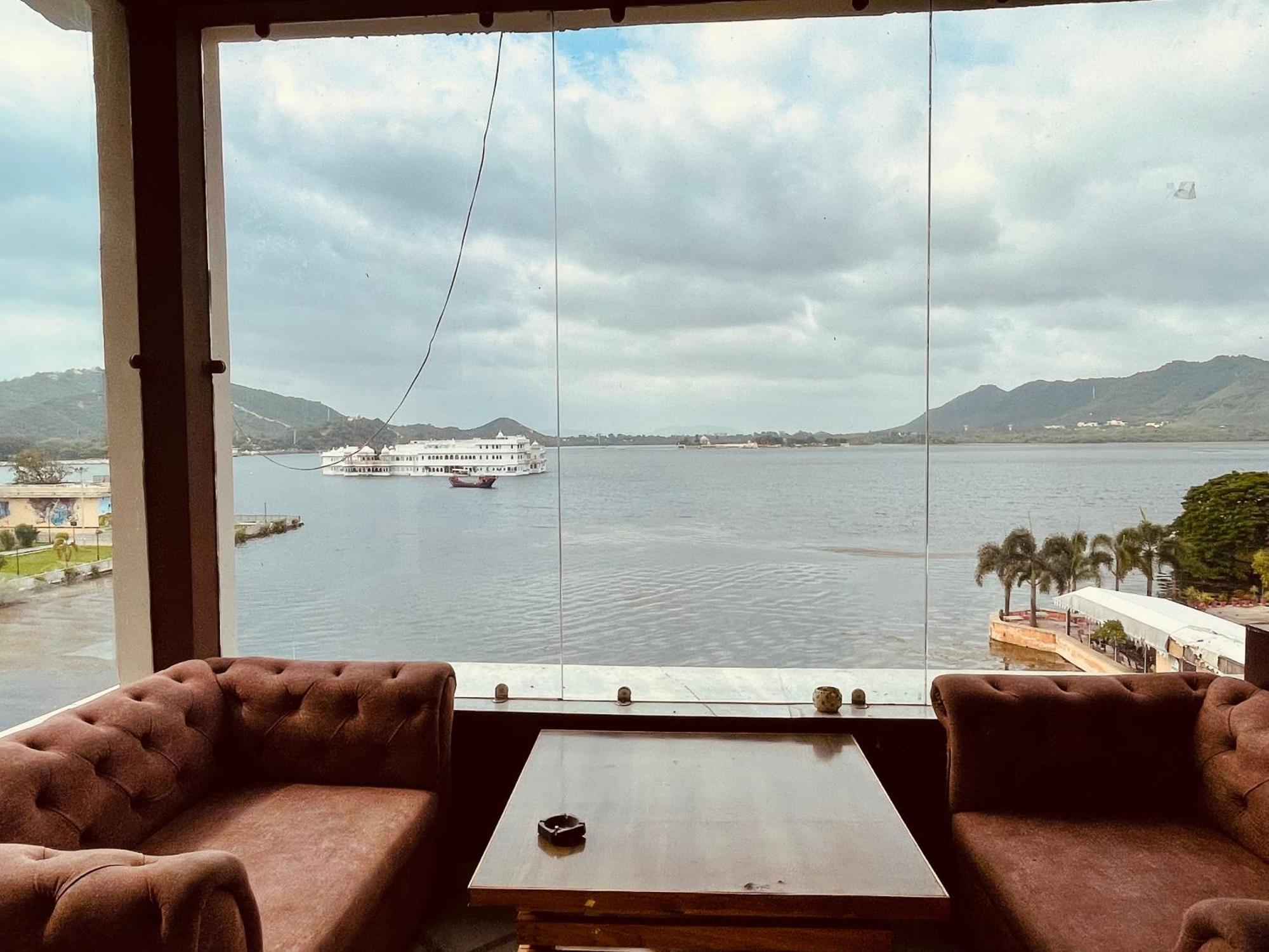 Lakeside Hotel 4*