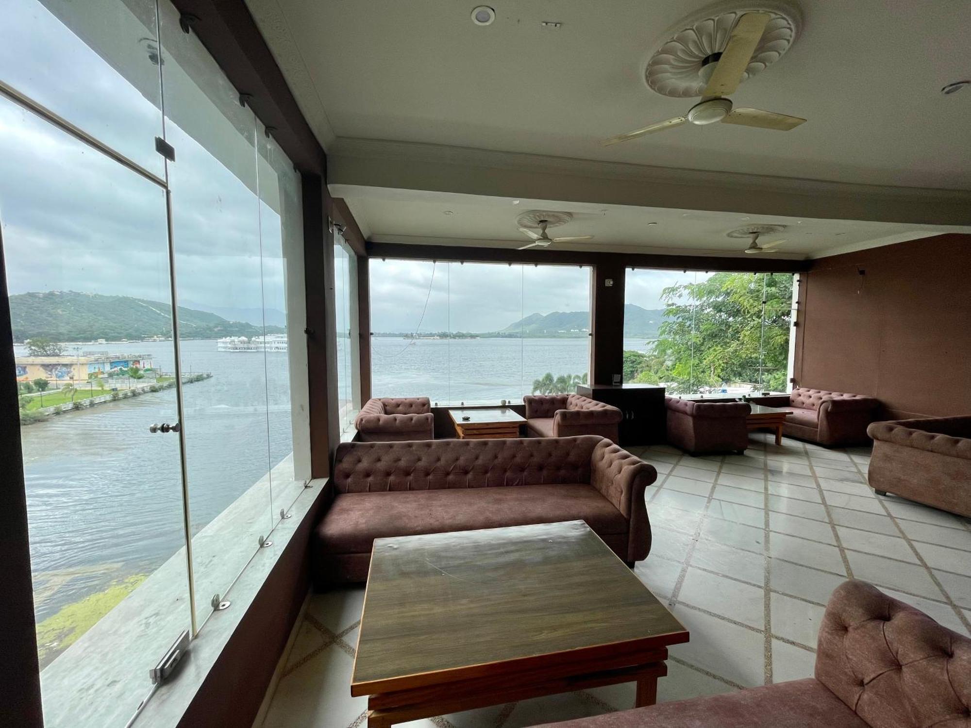 Lakeside 4*