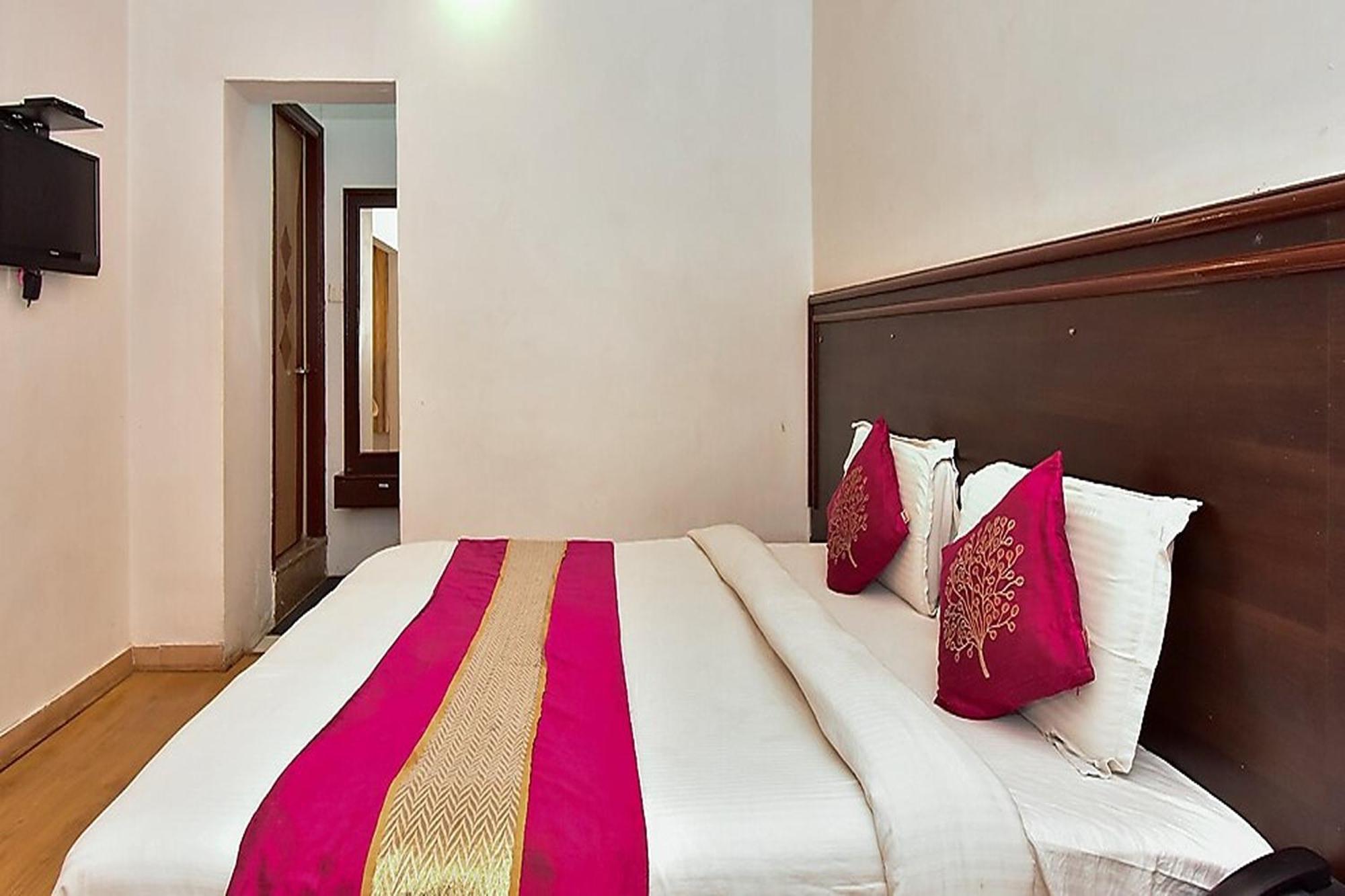 Deep Hotel