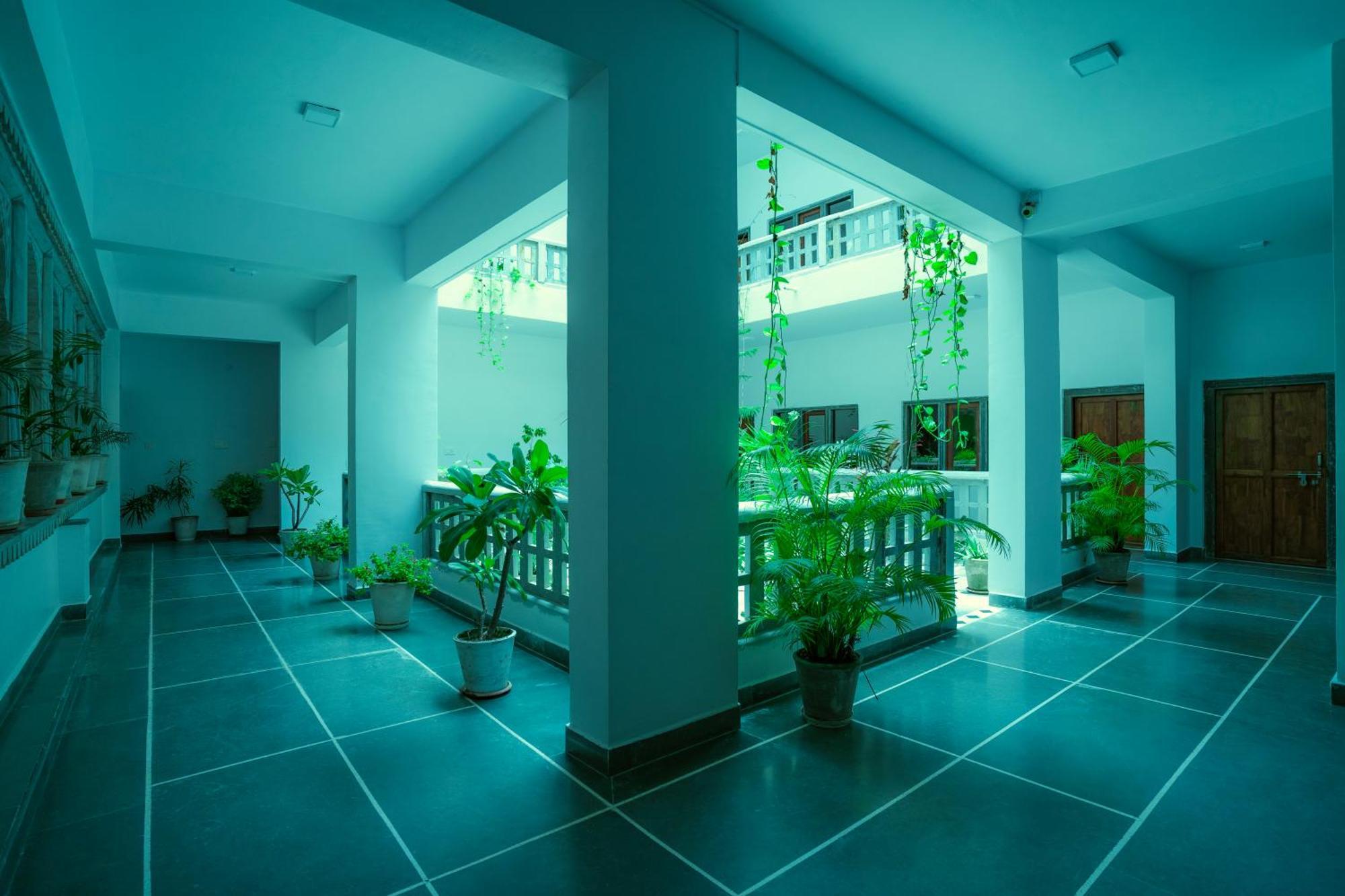 Tripli Shiv Hotel *