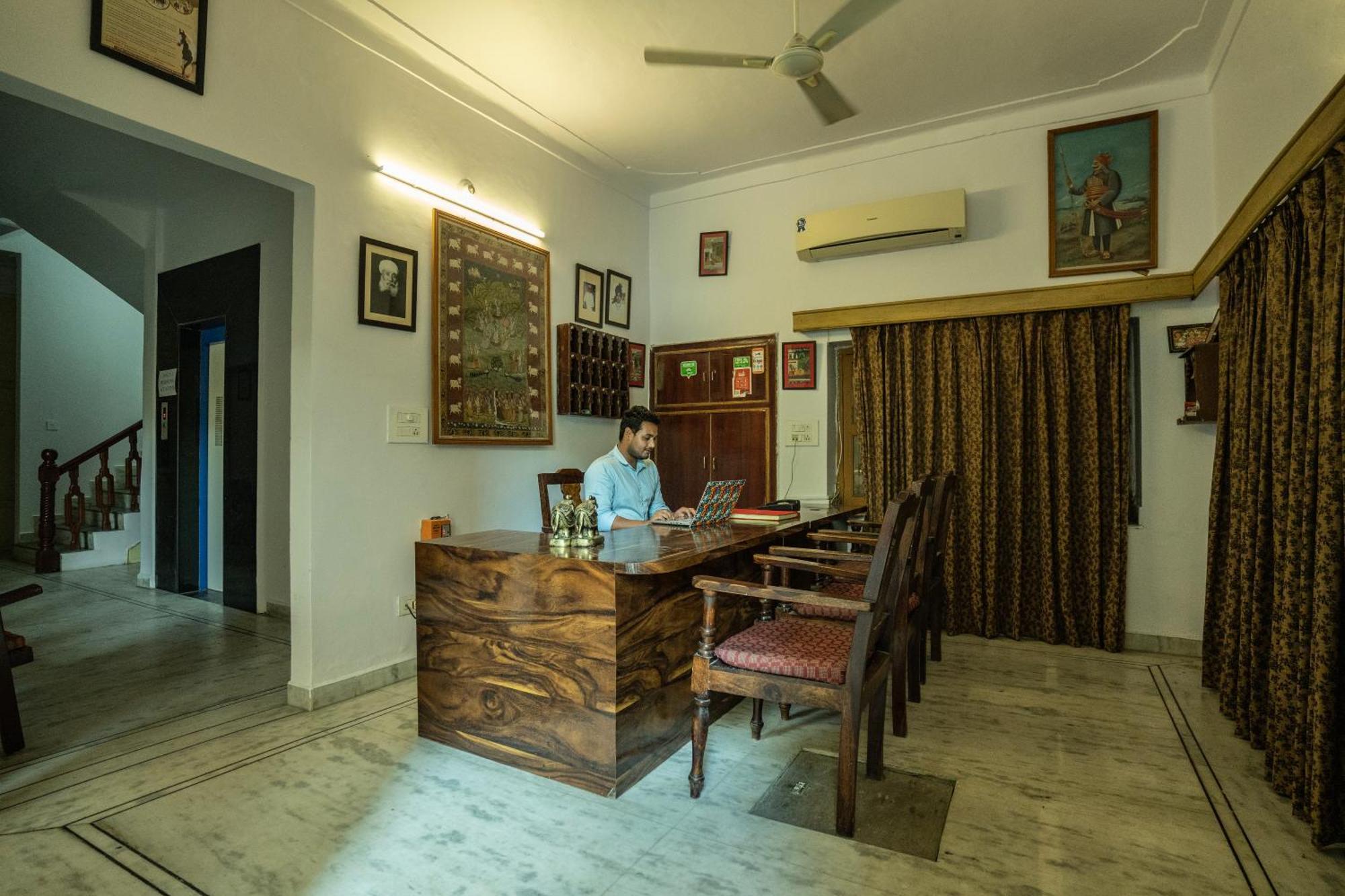 Tripli Shiv Hotel *