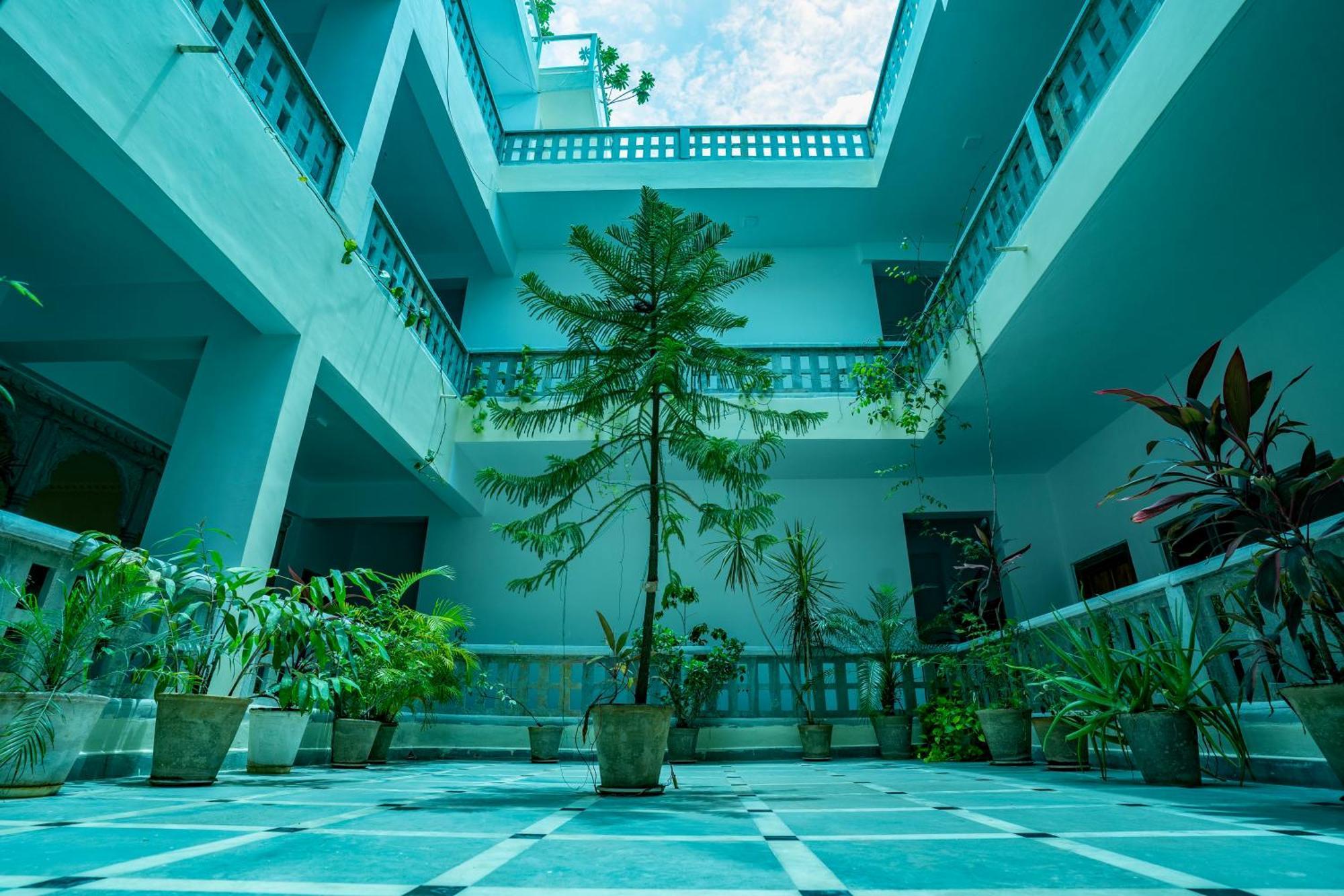 Hotel Tripli Shiv
