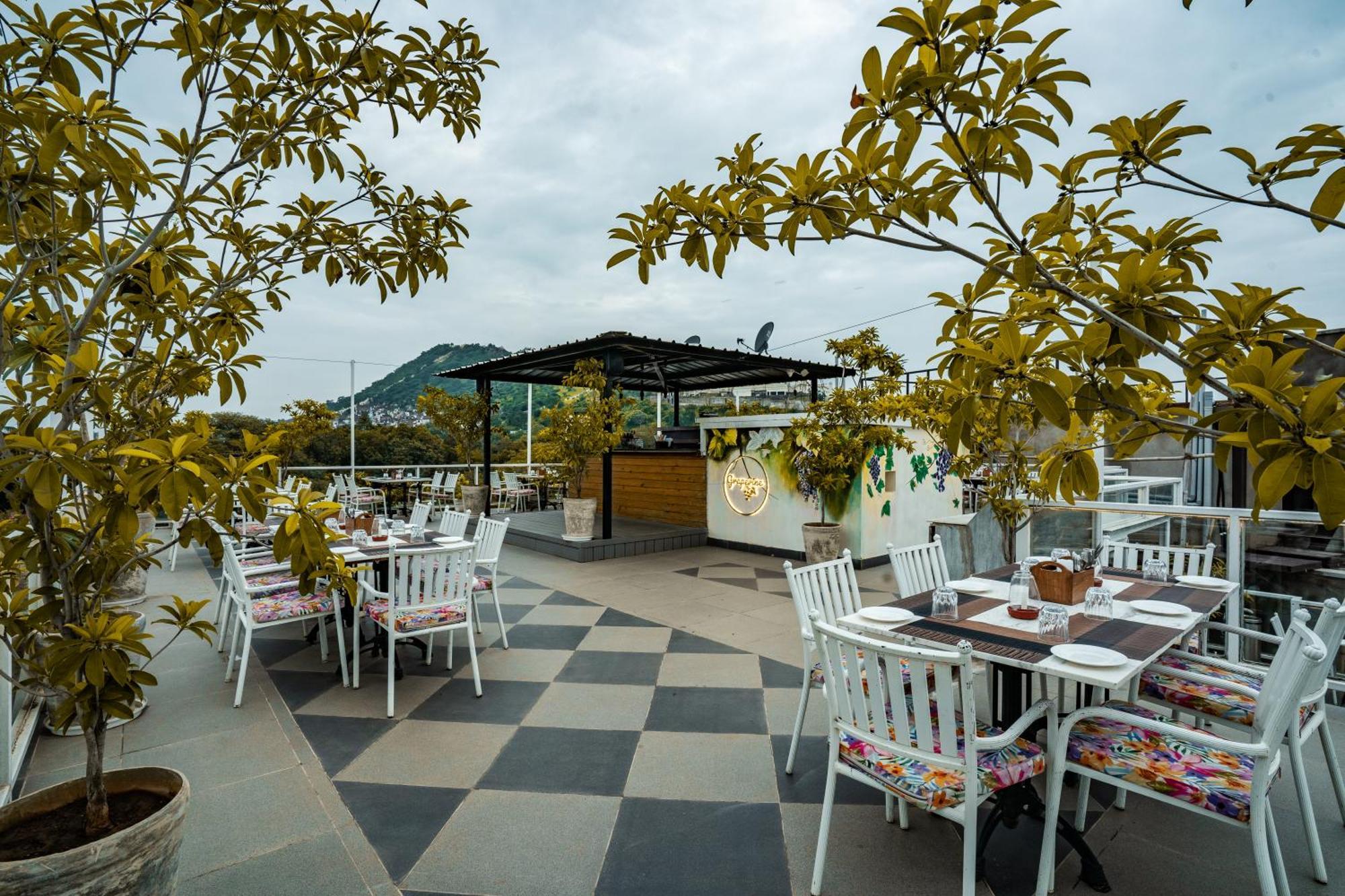 Tripli Shiv Hotel