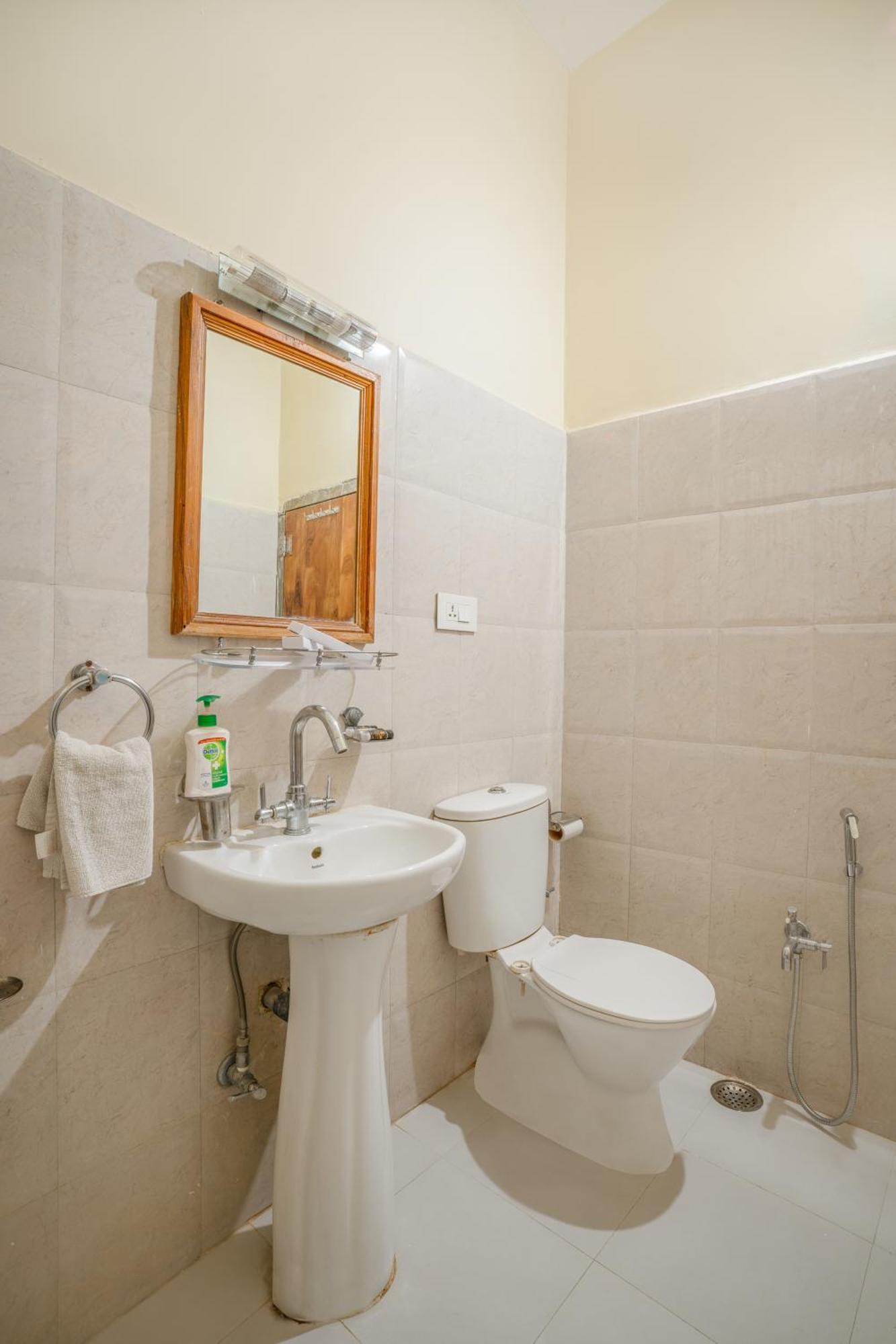 Tripli Shiv Hotel