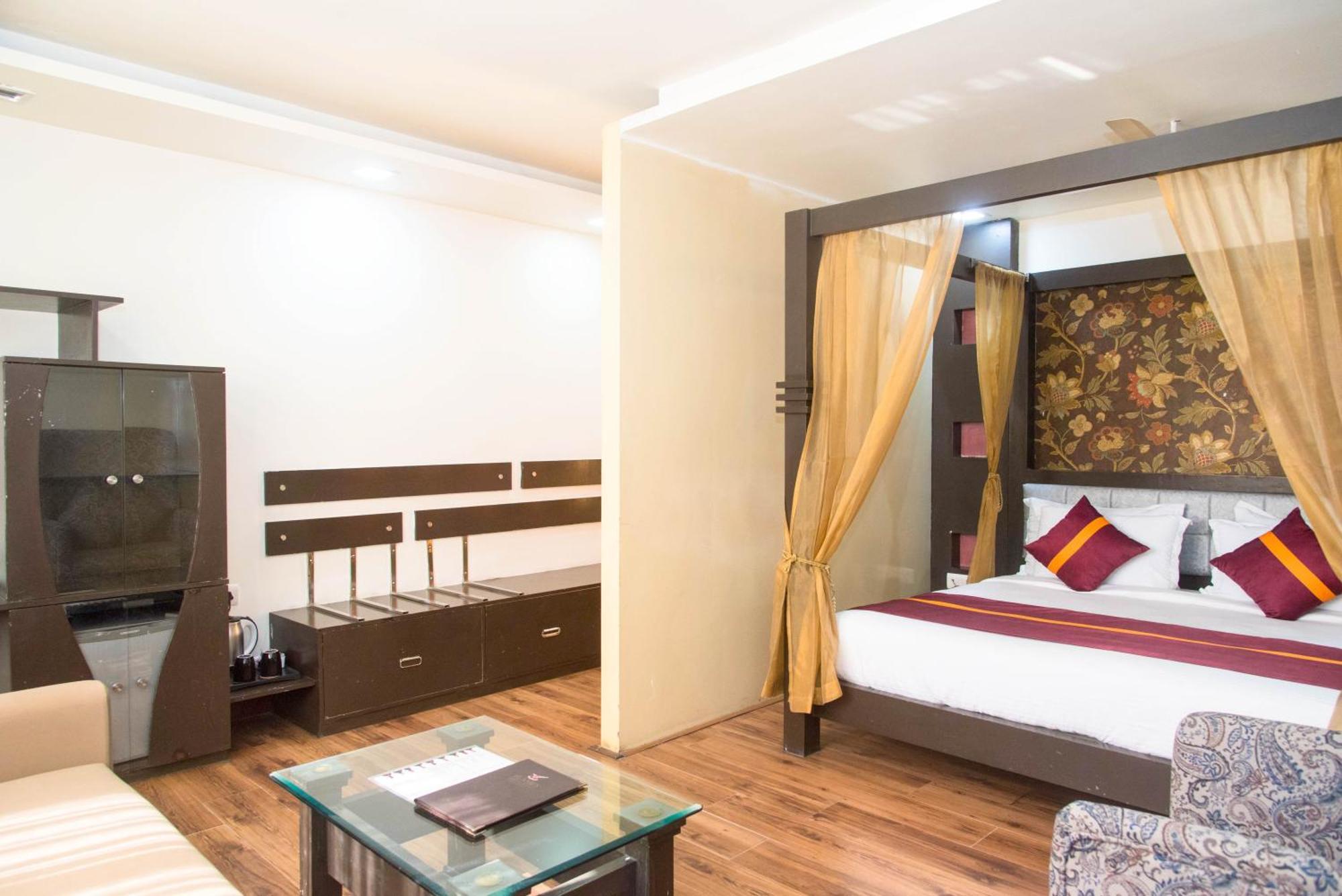Raghu Mahal 3*