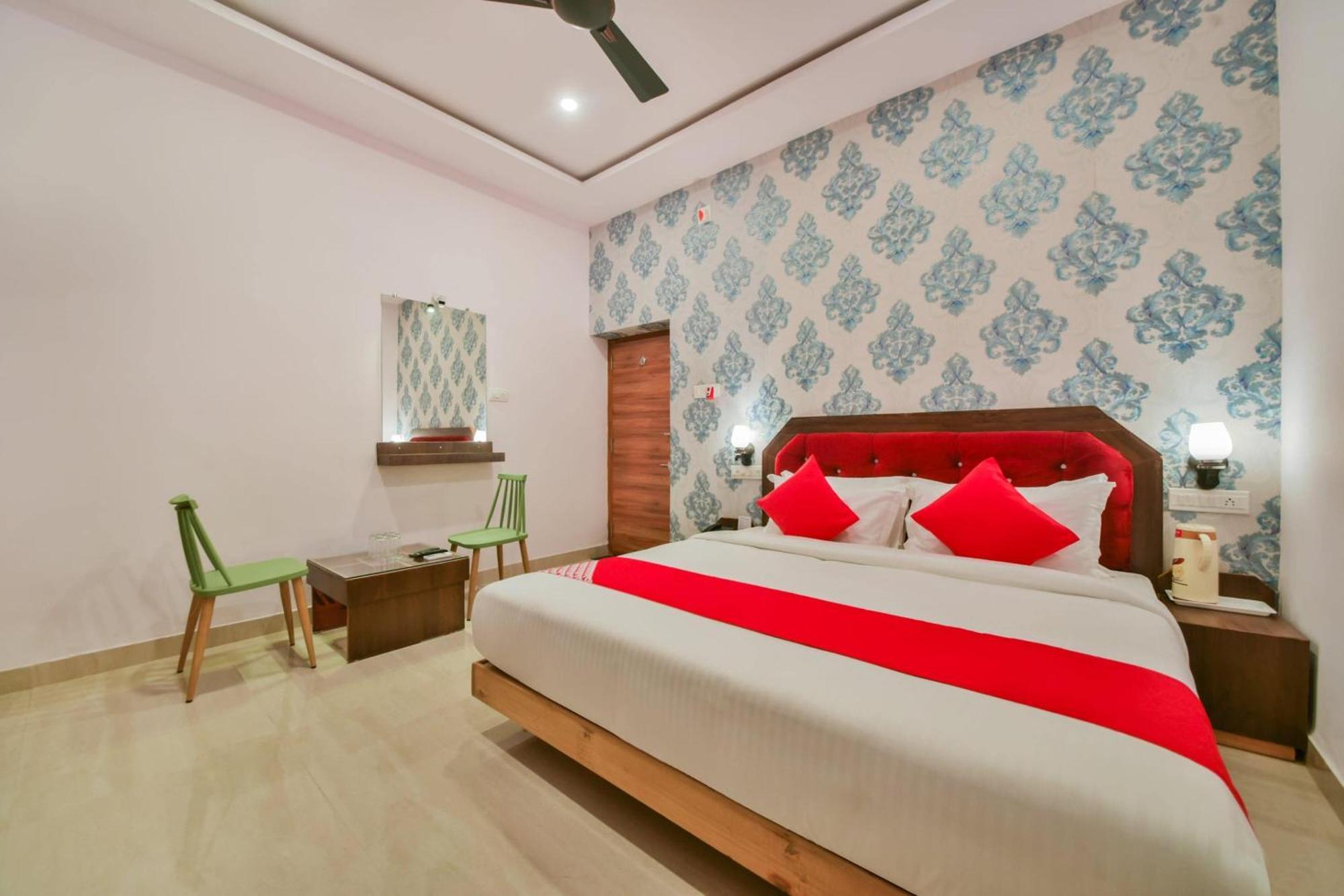 Oyo Flagship 40796 Banjara Luxury Hotel