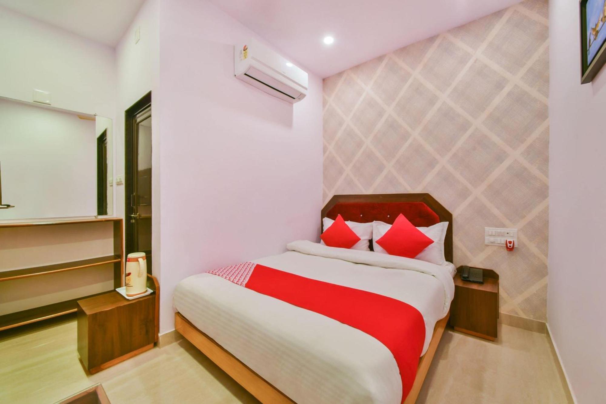 Oyo Flagship 40796 Banjara Luxury Hotel 3*