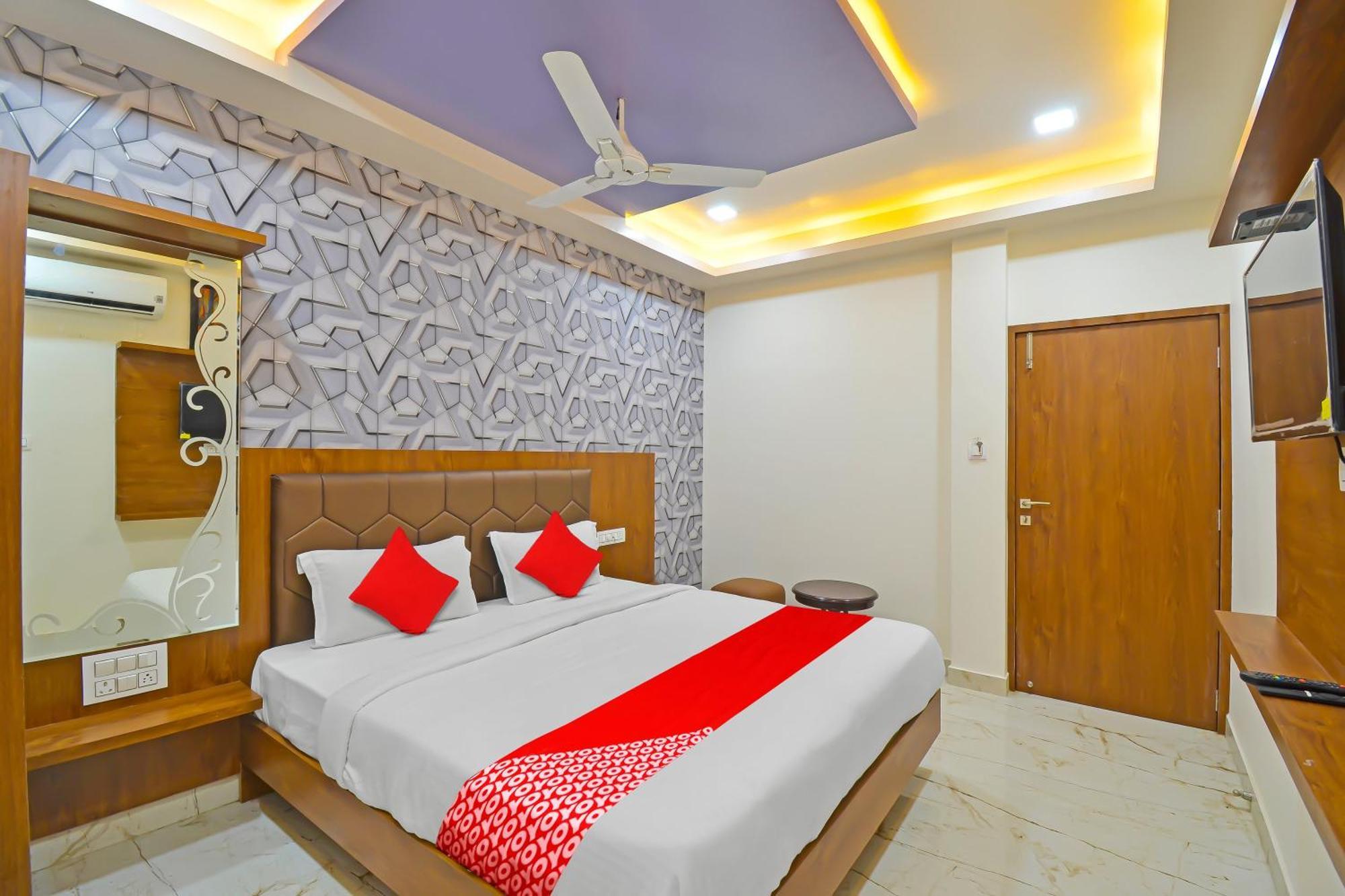 Hotel O Akriti