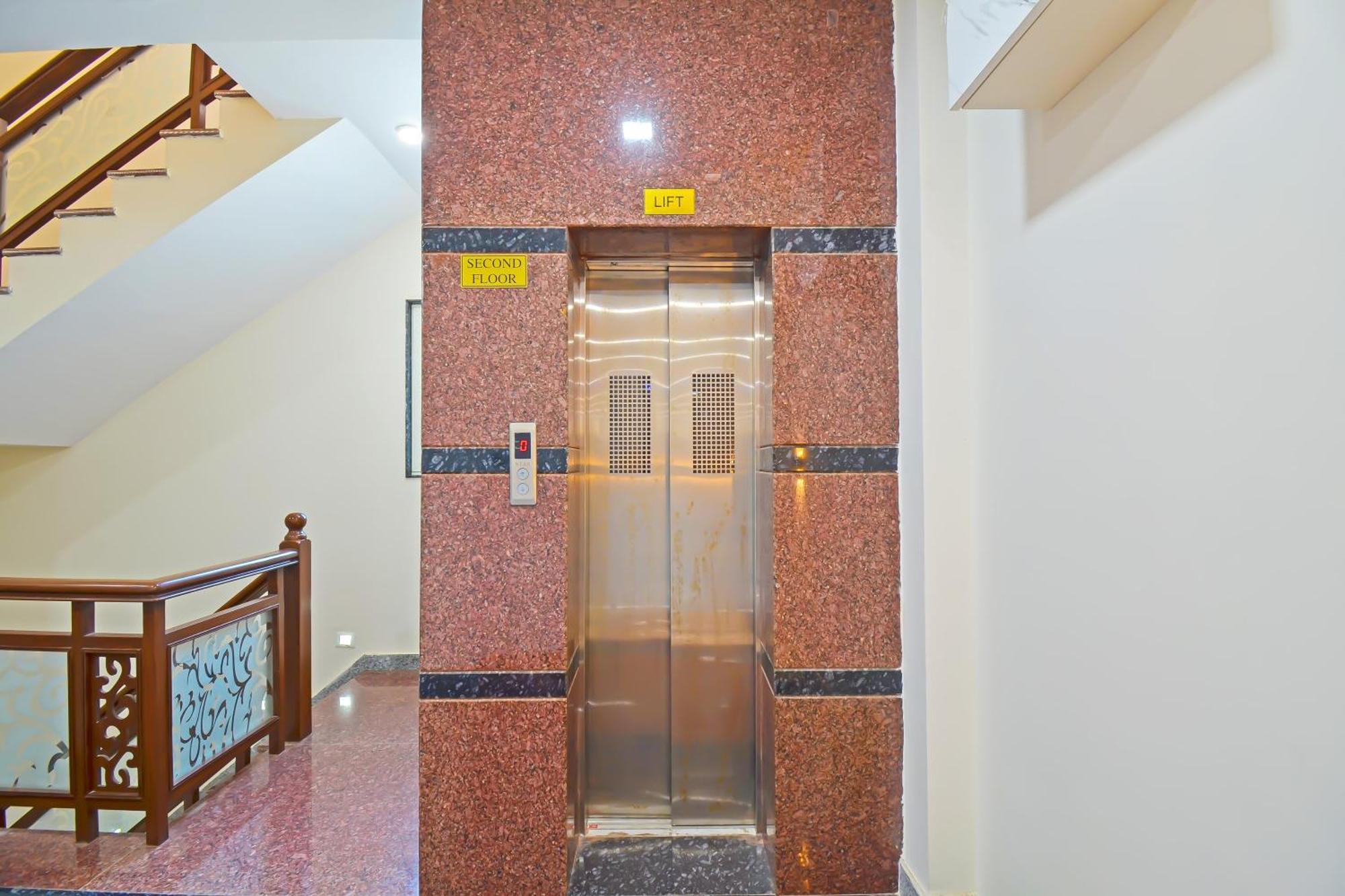 Hotel O Akriti 3*