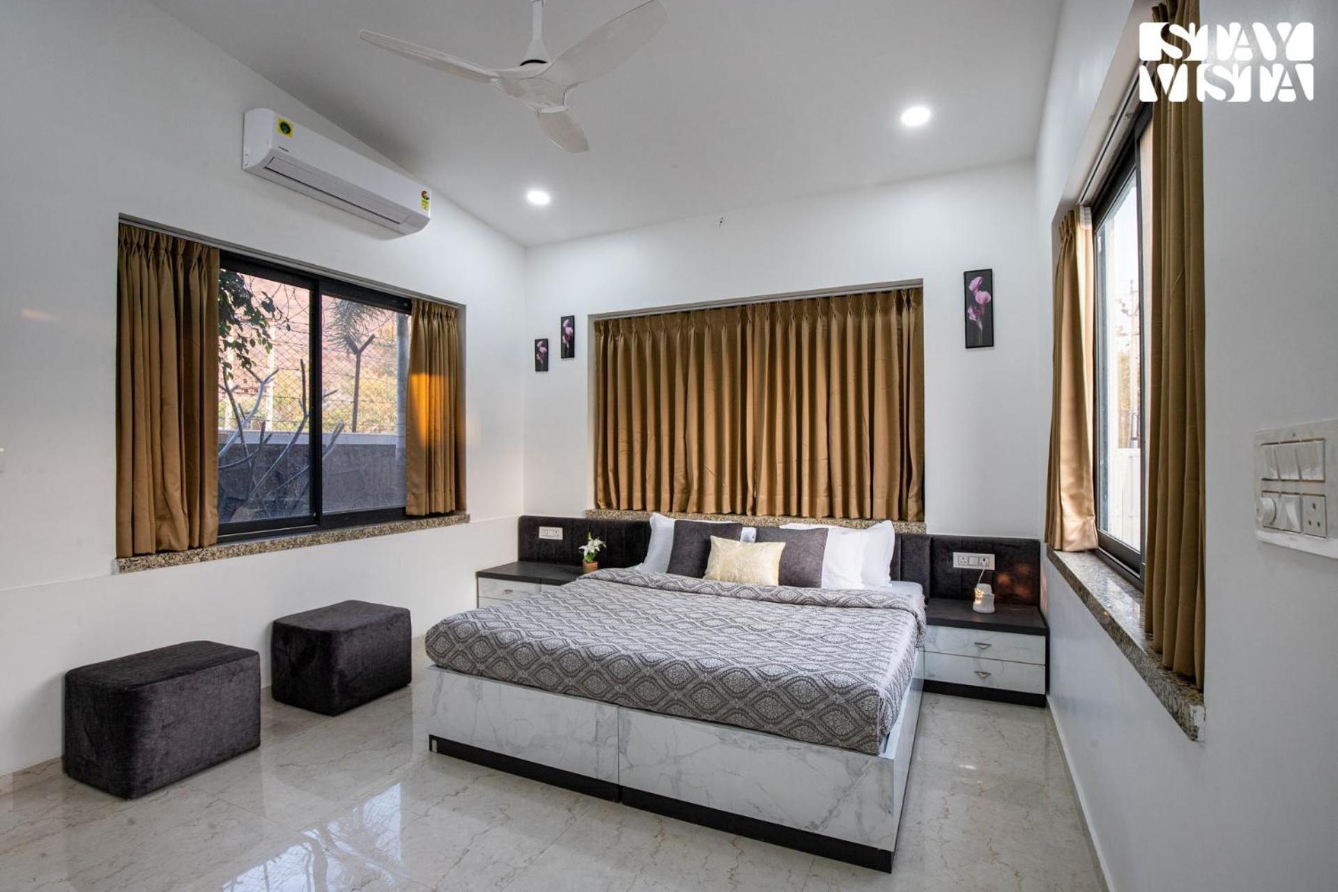 Stayvista's Bella Dream - Mountain-view With Outdoor Pool, Lawn Featuring A Gazebo & Indoor Games *