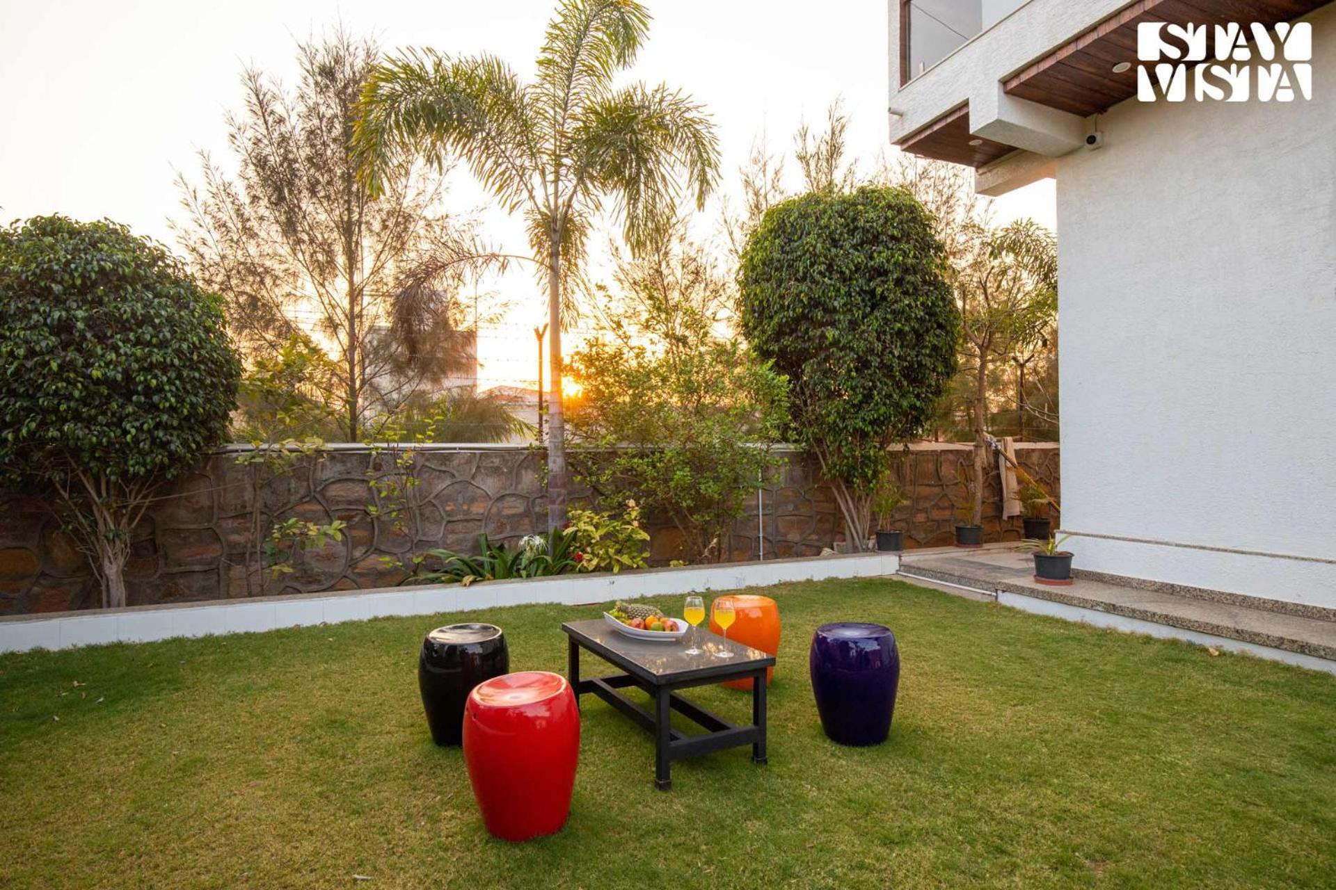 Stayvista's Bella Dream - Mountain-view With Outdoor Pool, Lawn Featuring A Gazebo & Indoor Games