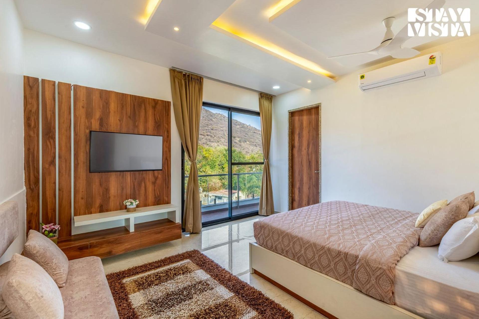 Stayvista's Bella Dream - Mountain-view With Outdoor Pool, Lawn Featuring A Gazebo & Indoor Games Udaipur